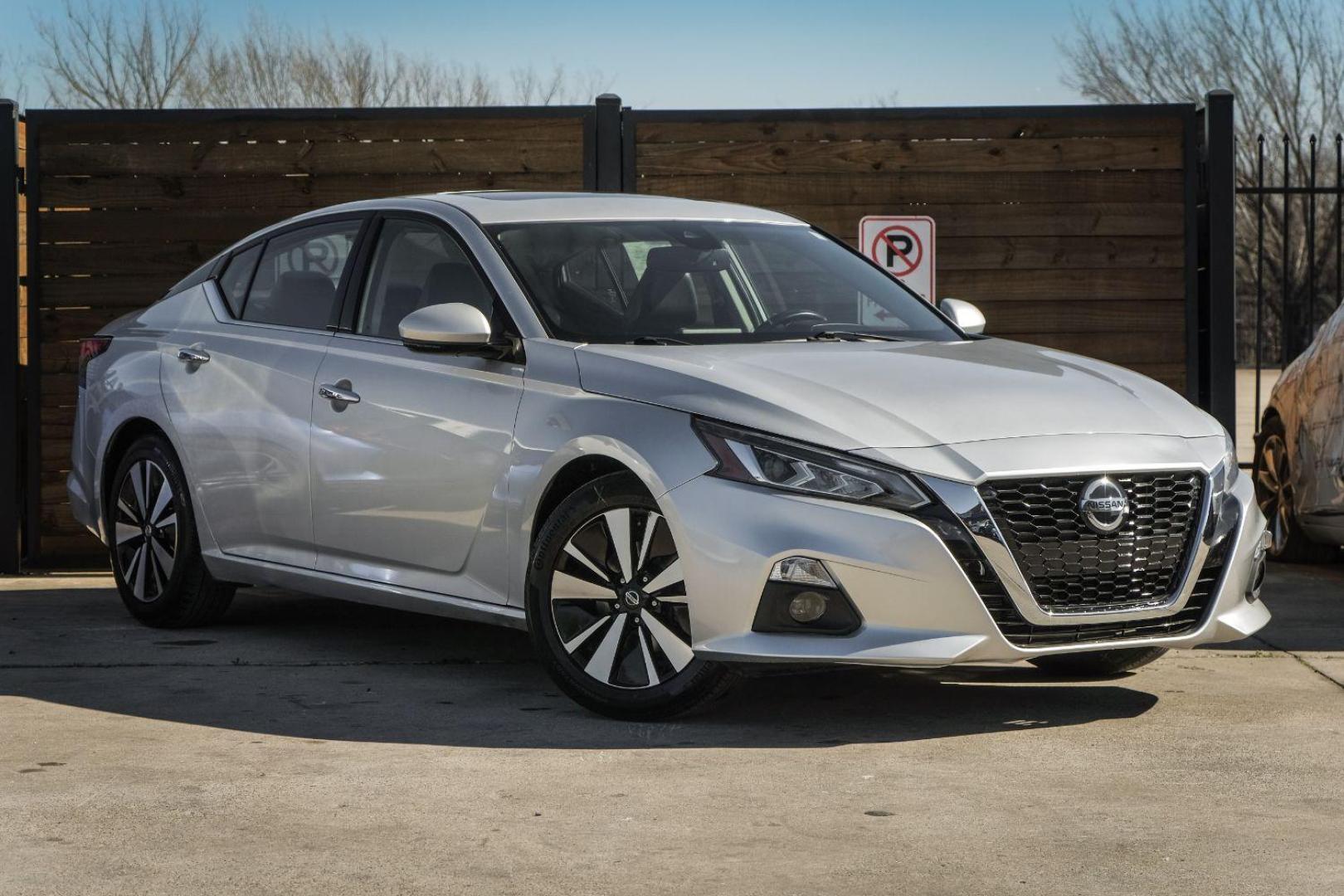 2020 SILVER Nissan Altima 2.5 SL (1N4BL4EV4LC) with an 2.5L L4 DOHC 16V engine, Continuously Variable Transmission transmission, located at 2401 E Main St., Grand Prairie, TX, 75050, (972) 262-4440, 32.748981, -96.969643 - Photo#3