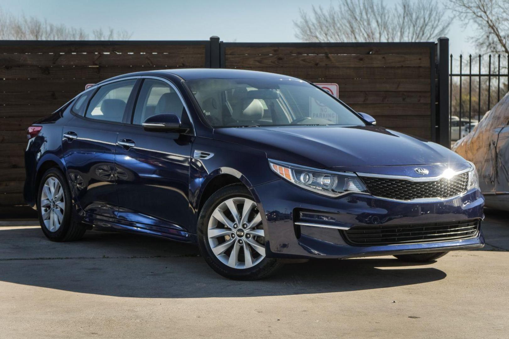 2016 BLUE Kia Optima EX (5XXGU4L33GG) with an 2.4L L4 DOHC 16V engine, 6-Speed Automatic transmission, located at 2401 E Main St., Grand Prairie, TX, 75050, (972) 262-4440, 32.748981, -96.969643 - Photo#3