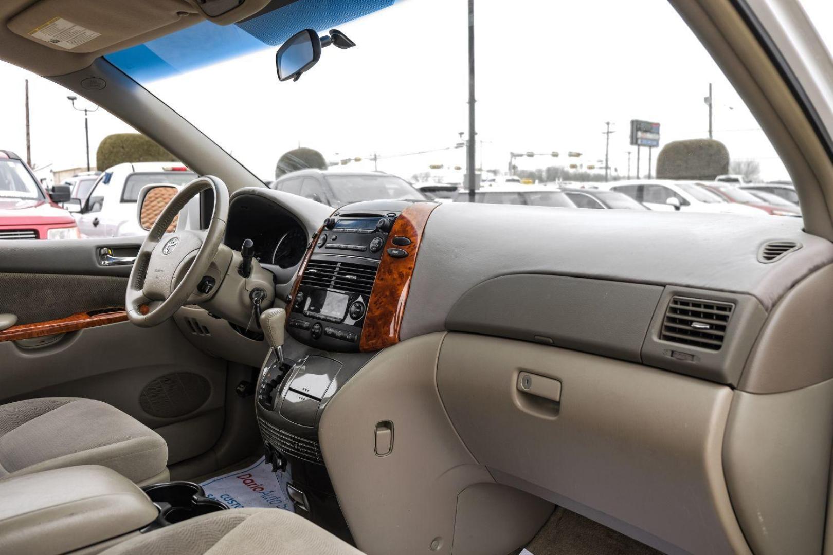 2006 WHITE Toyota Sienna XLE (5TDZA22C26S) with an 3.3L V6 DOHC 24V engine, 5-Speed Automatic transmission, located at 2401 E Main St., Grand Prairie, TX, 75050, (972) 262-4440, 32.748981, -96.969643 - Photo#11