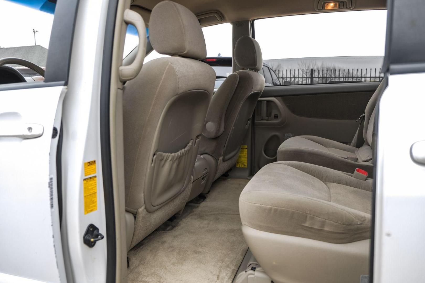 2006 WHITE Toyota Sienna XLE (5TDZA22C26S) with an 3.3L V6 DOHC 24V engine, 5-Speed Automatic transmission, located at 2401 E Main St., Grand Prairie, TX, 75050, (972) 262-4440, 32.748981, -96.969643 - Photo#28