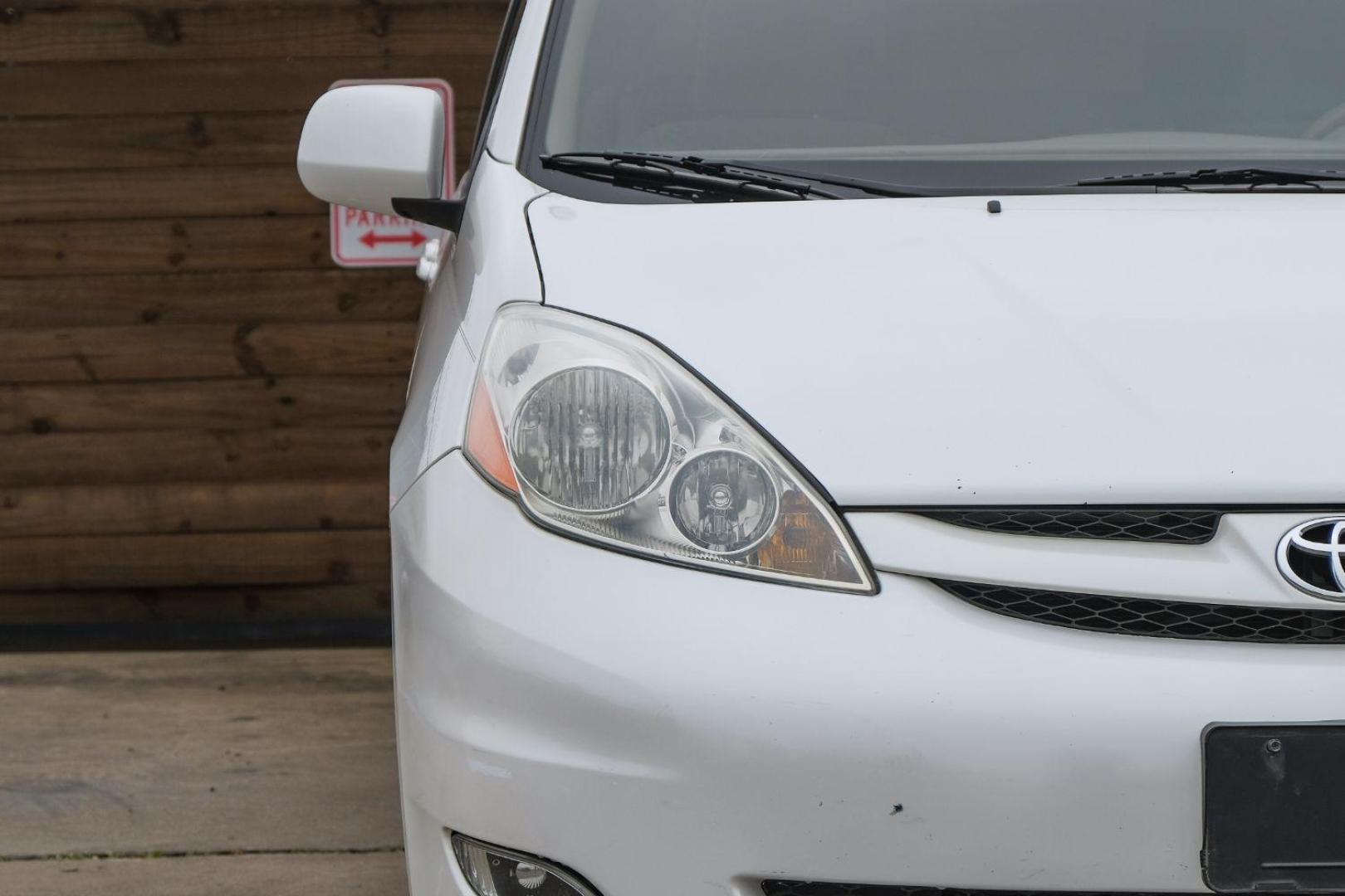 2006 WHITE Toyota Sienna XLE (5TDZA22C26S) with an 3.3L V6 DOHC 24V engine, 5-Speed Automatic transmission, located at 2401 E Main St., Grand Prairie, TX, 75050, (972) 262-4440, 32.748981, -96.969643 - Photo#37