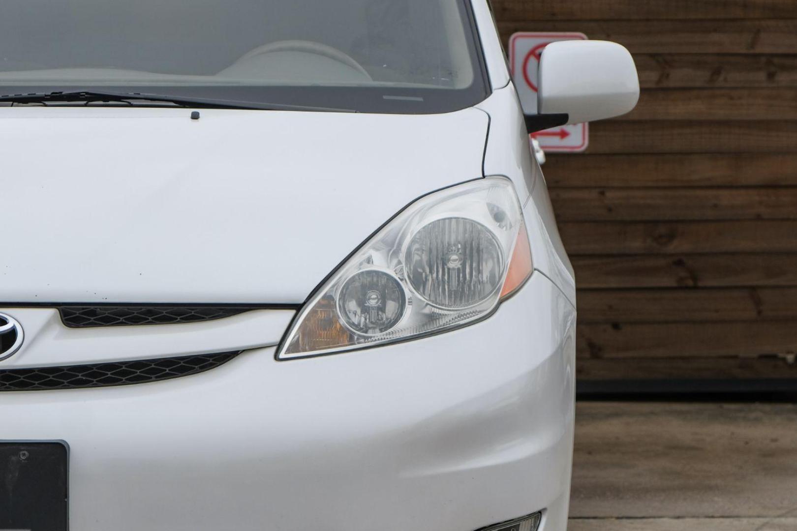 2006 WHITE Toyota Sienna XLE (5TDZA22C26S) with an 3.3L V6 DOHC 24V engine, 5-Speed Automatic transmission, located at 2401 E Main St., Grand Prairie, TX, 75050, (972) 262-4440, 32.748981, -96.969643 - Photo#38