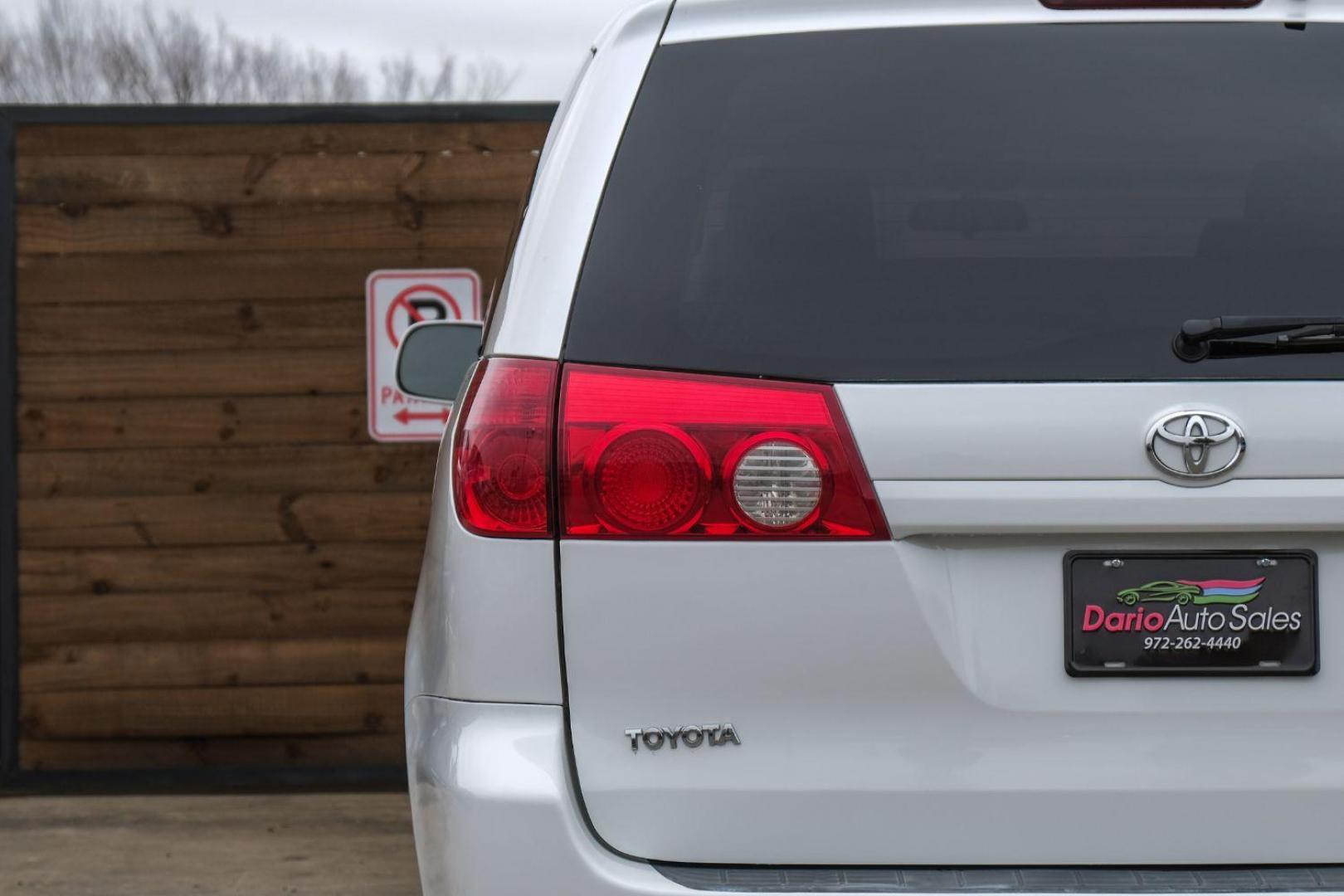 2006 WHITE Toyota Sienna XLE (5TDZA22C26S) with an 3.3L V6 DOHC 24V engine, 5-Speed Automatic transmission, located at 2401 E Main St., Grand Prairie, TX, 75050, (972) 262-4440, 32.748981, -96.969643 - Photo#39