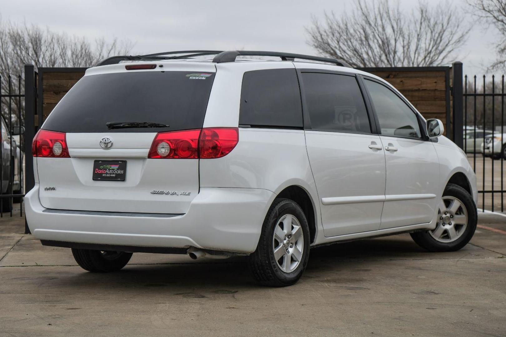 2006 WHITE Toyota Sienna XLE (5TDZA22C26S) with an 3.3L V6 DOHC 24V engine, 5-Speed Automatic transmission, located at 2401 E Main St., Grand Prairie, TX, 75050, (972) 262-4440, 32.748981, -96.969643 - Photo#5