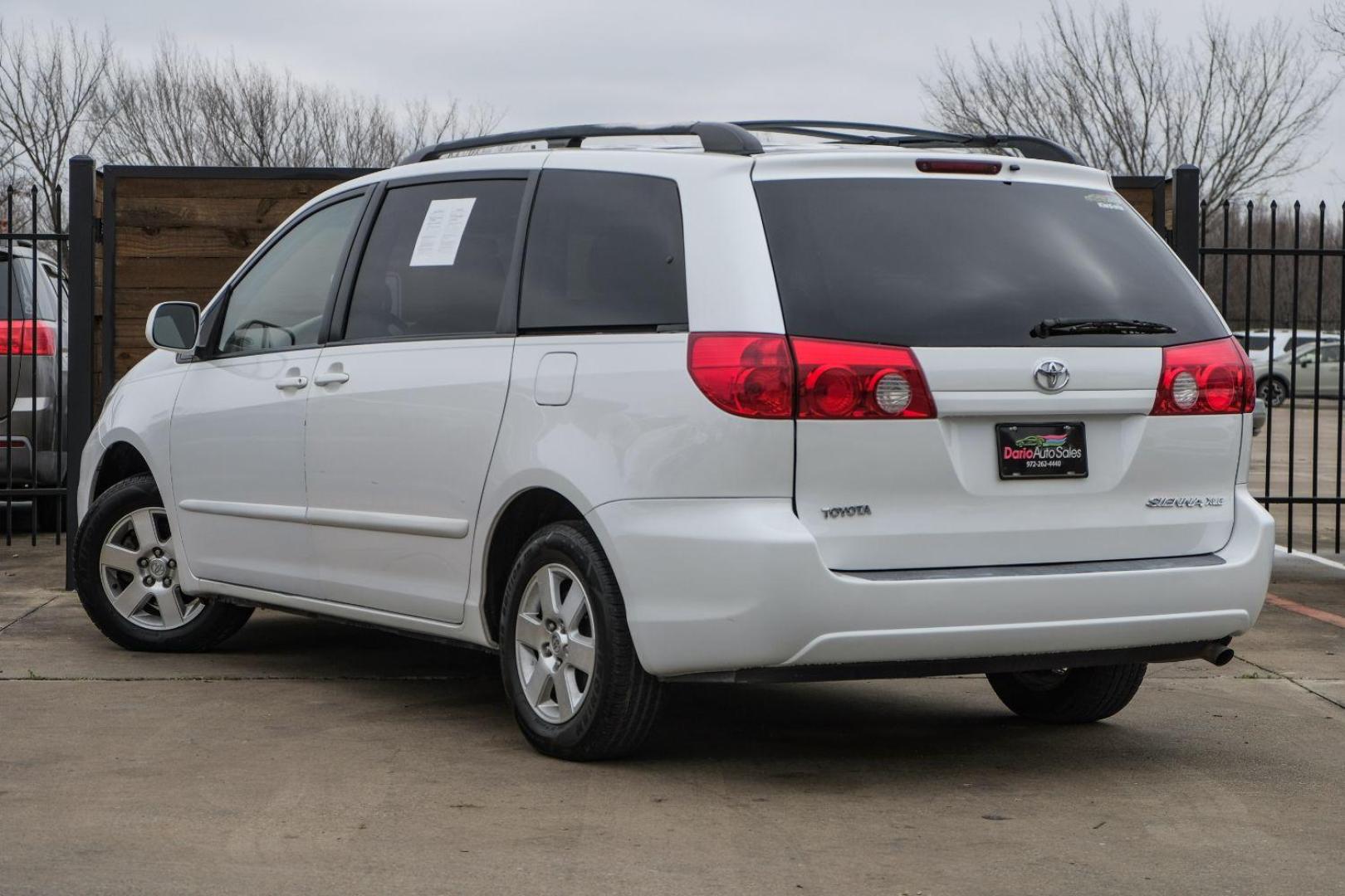 2006 WHITE Toyota Sienna XLE (5TDZA22C26S) with an 3.3L V6 DOHC 24V engine, 5-Speed Automatic transmission, located at 2401 E Main St., Grand Prairie, TX, 75050, (972) 262-4440, 32.748981, -96.969643 - Photo#7