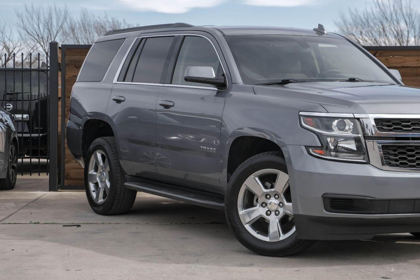 2018 GRAY Chevrolet Tahoe LS 2WD (1GNSCAKC6JR) with an 5.3L V8 OHV 16V engine, 6-Speed Automatic transmission, located at 2401 E Main St., Grand Prairie, TX, 75050, (972) 262-4440, 32.748981, -96.969643 - Photo#9