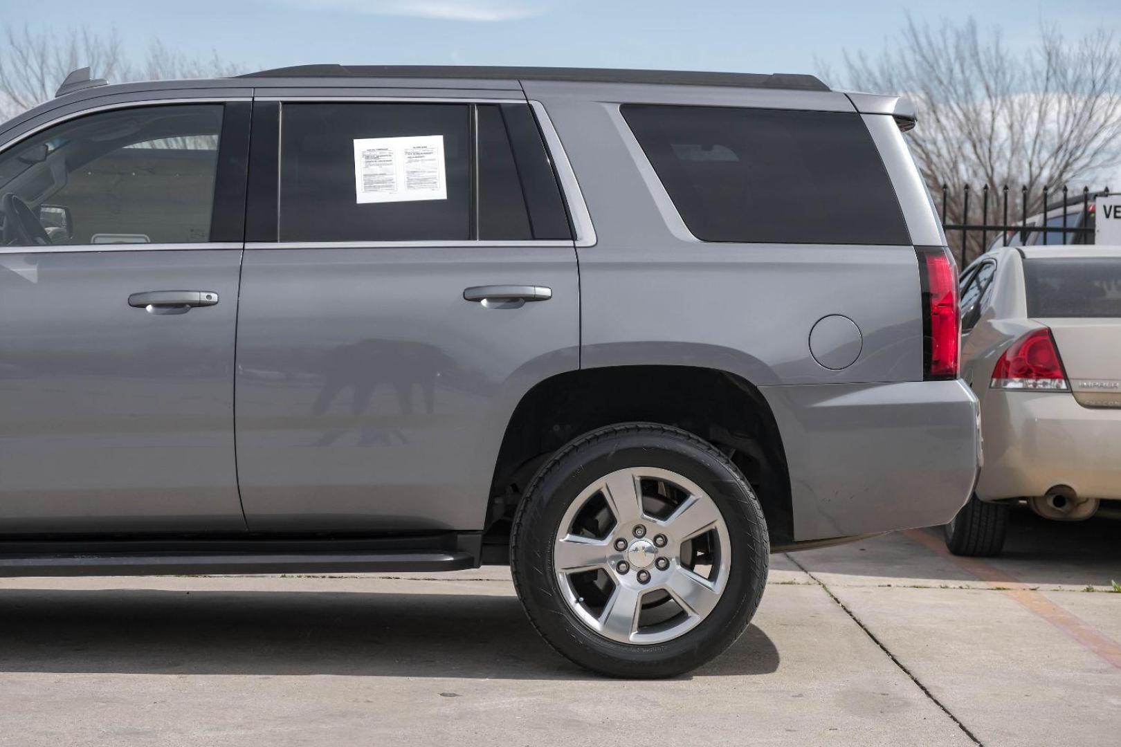 2018 GRAY Chevrolet Tahoe LS 2WD (1GNSCAKC6JR) with an 5.3L V8 OHV 16V engine, 6-Speed Automatic transmission, located at 2401 E Main St., Grand Prairie, TX, 75050, (972) 262-4440, 32.748981, -96.969643 - Photo#17