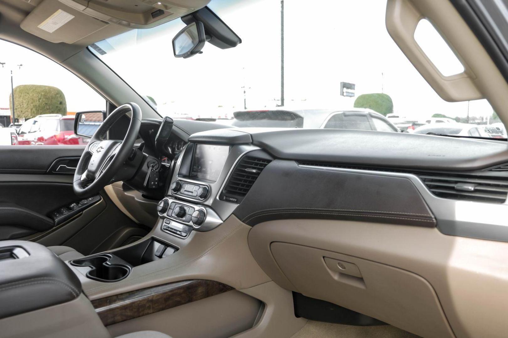 2018 GRAY Chevrolet Tahoe LS 2WD (1GNSCAKC6JR) with an 5.3L V8 OHV 16V engine, 6-Speed Automatic transmission, located at 2401 E Main St., Grand Prairie, TX, 75050, (972) 262-4440, 32.748981, -96.969643 - Photo#18