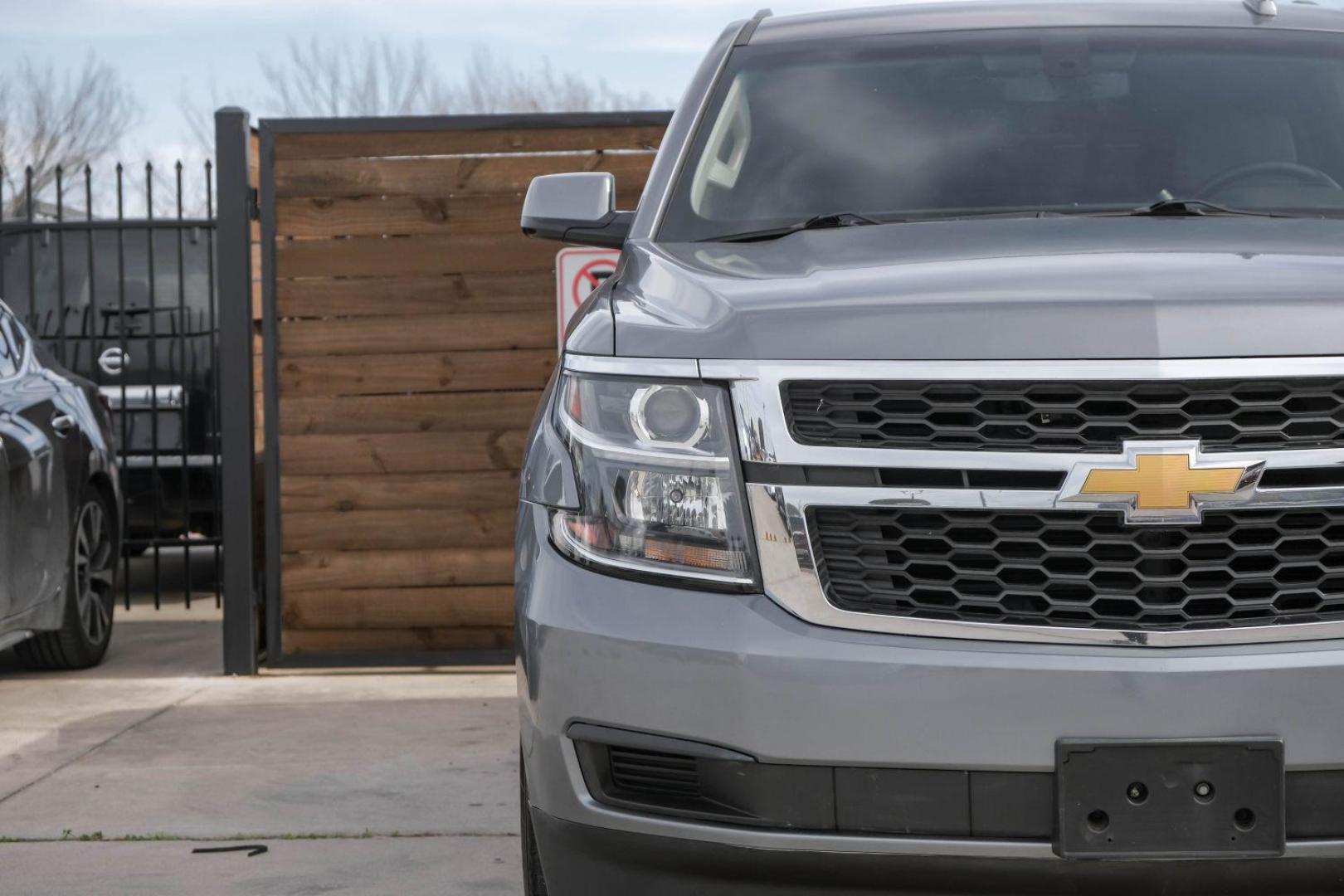 2018 GRAY Chevrolet Tahoe LS 2WD (1GNSCAKC6JR) with an 5.3L V8 OHV 16V engine, 6-Speed Automatic transmission, located at 2401 E Main St., Grand Prairie, TX, 75050, (972) 262-4440, 32.748981, -96.969643 - Photo#49