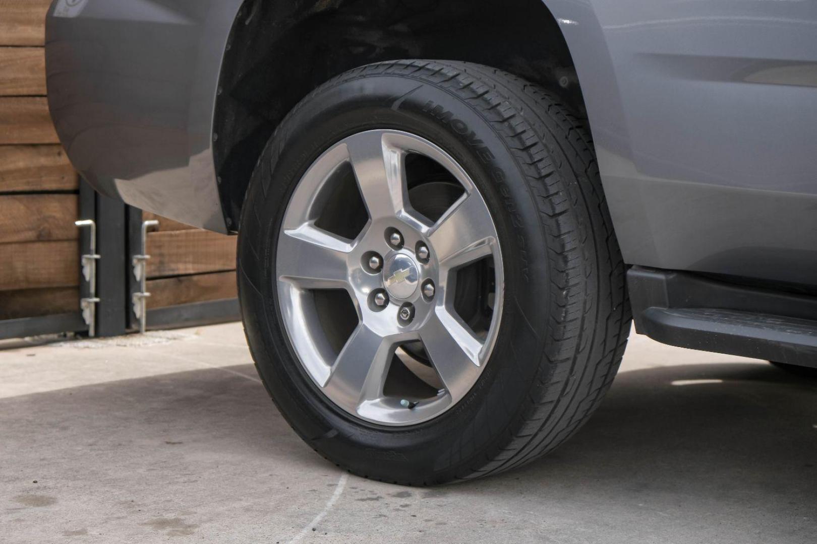 2018 GRAY Chevrolet Tahoe LS 2WD (1GNSCAKC6JR) with an 5.3L V8 OHV 16V engine, 6-Speed Automatic transmission, located at 2401 E Main St., Grand Prairie, TX, 75050, (972) 262-4440, 32.748981, -96.969643 - Photo#56