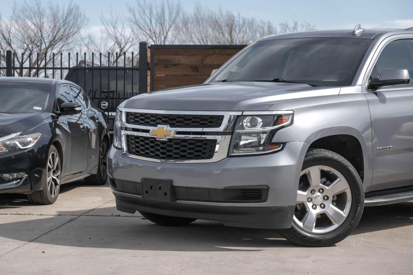 2018 GRAY Chevrolet Tahoe LS 2WD (1GNSCAKC6JR) with an 5.3L V8 OHV 16V engine, 6-Speed Automatic transmission, located at 2401 E Main St., Grand Prairie, TX, 75050, (972) 262-4440, 32.748981, -96.969643 - Photo#5