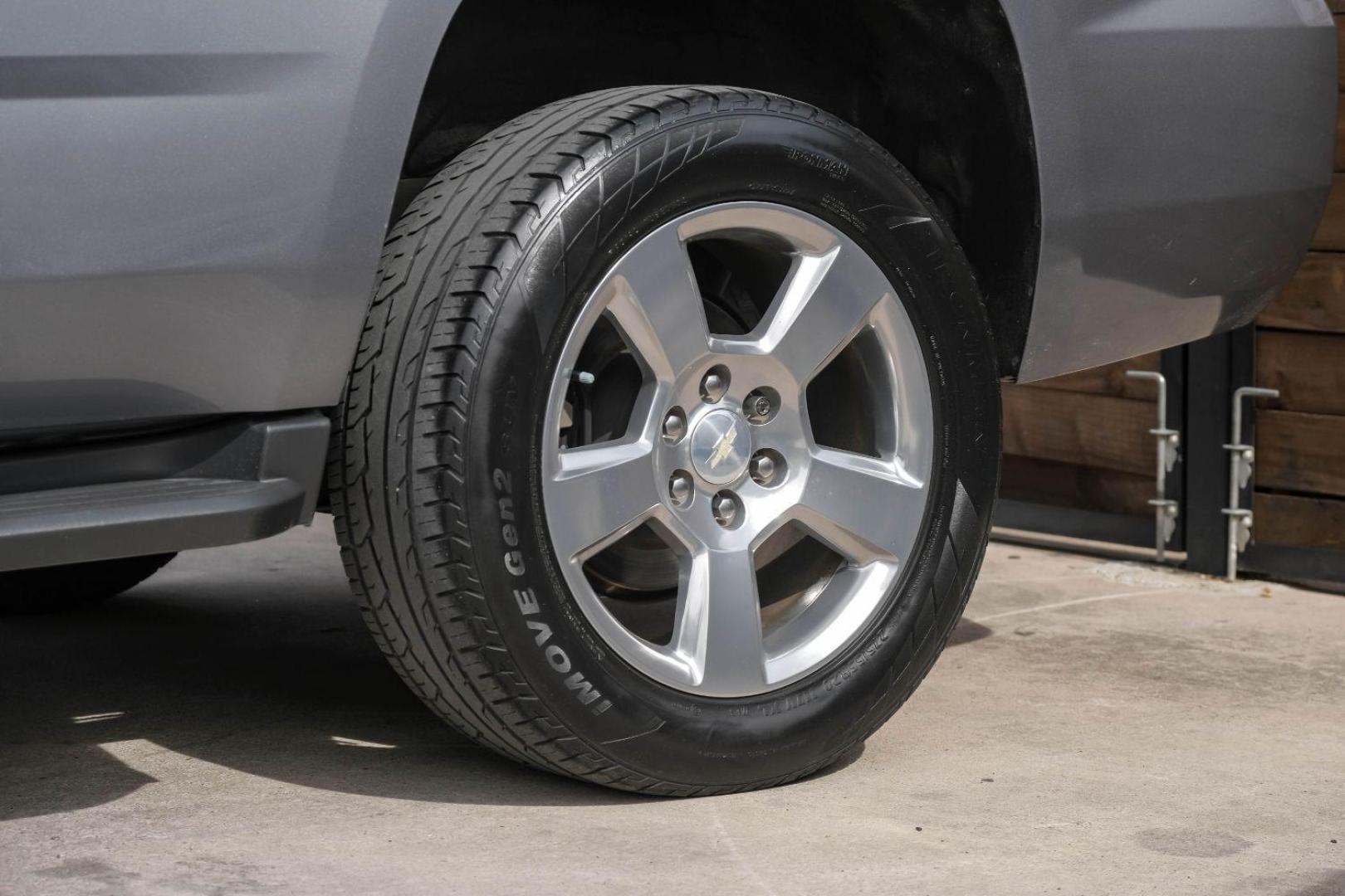 2018 GRAY Chevrolet Tahoe LS 2WD (1GNSCAKC6JR) with an 5.3L V8 OHV 16V engine, 6-Speed Automatic transmission, located at 2401 E Main St., Grand Prairie, TX, 75050, (972) 262-4440, 32.748981, -96.969643 - Photo#59