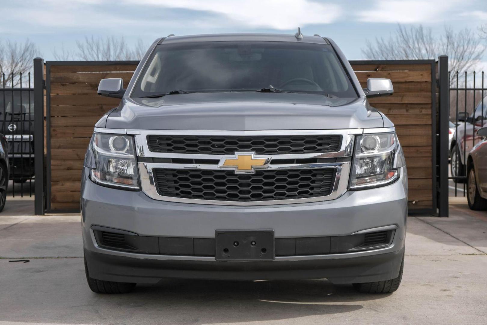 2018 GRAY Chevrolet Tahoe LS 2WD (1GNSCAKC6JR) with an 5.3L V8 OHV 16V engine, 6-Speed Automatic transmission, located at 2401 E Main St., Grand Prairie, TX, 75050, (972) 262-4440, 32.748981, -96.969643 - Photo#7