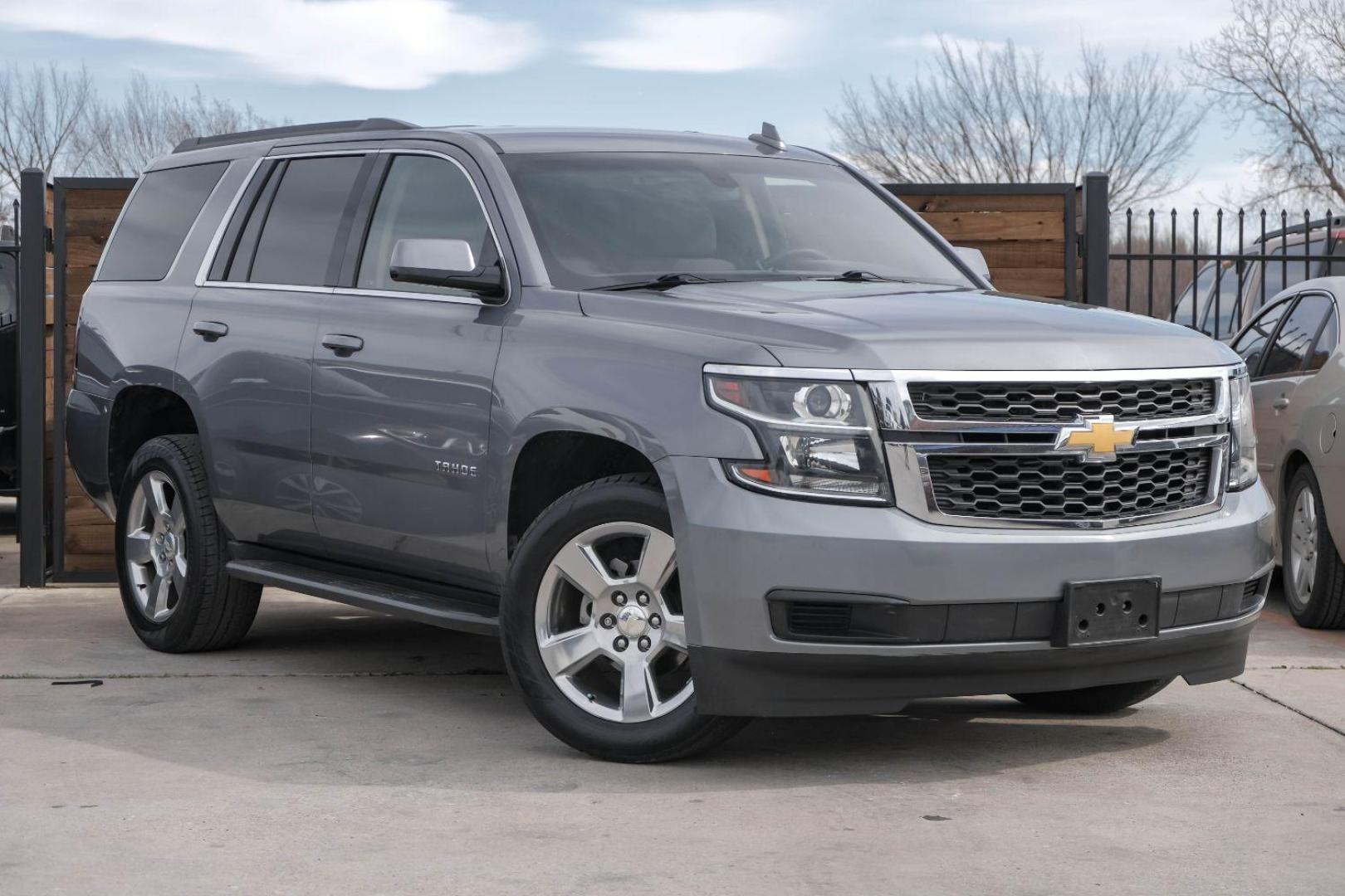 2018 GRAY Chevrolet Tahoe LS 2WD (1GNSCAKC6JR) with an 5.3L V8 OHV 16V engine, 6-Speed Automatic transmission, located at 2401 E Main St., Grand Prairie, TX, 75050, (972) 262-4440, 32.748981, -96.969643 - Photo#8