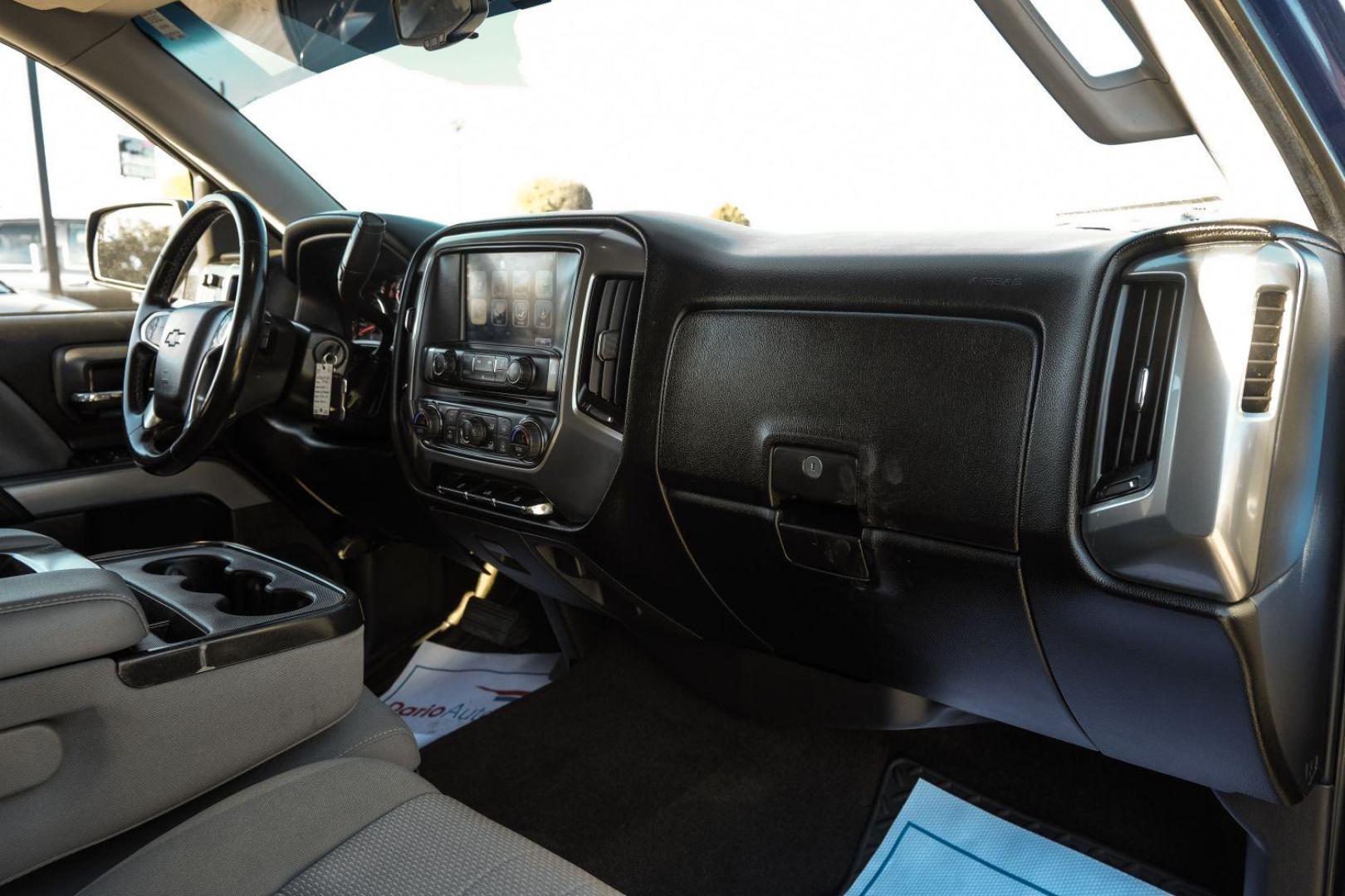 2018 BLUE Chevrolet Silverado 1500 LT Crew Cab Long Box 4WD (3GCUKREC9JG) with an 5.3L V8 OHV 16V engine, 6-Speed Automatic transmission, located at 2401 E Main St., Grand Prairie, TX, 75050, (972) 262-4440, 32.748981, -96.969643 - Photo#9