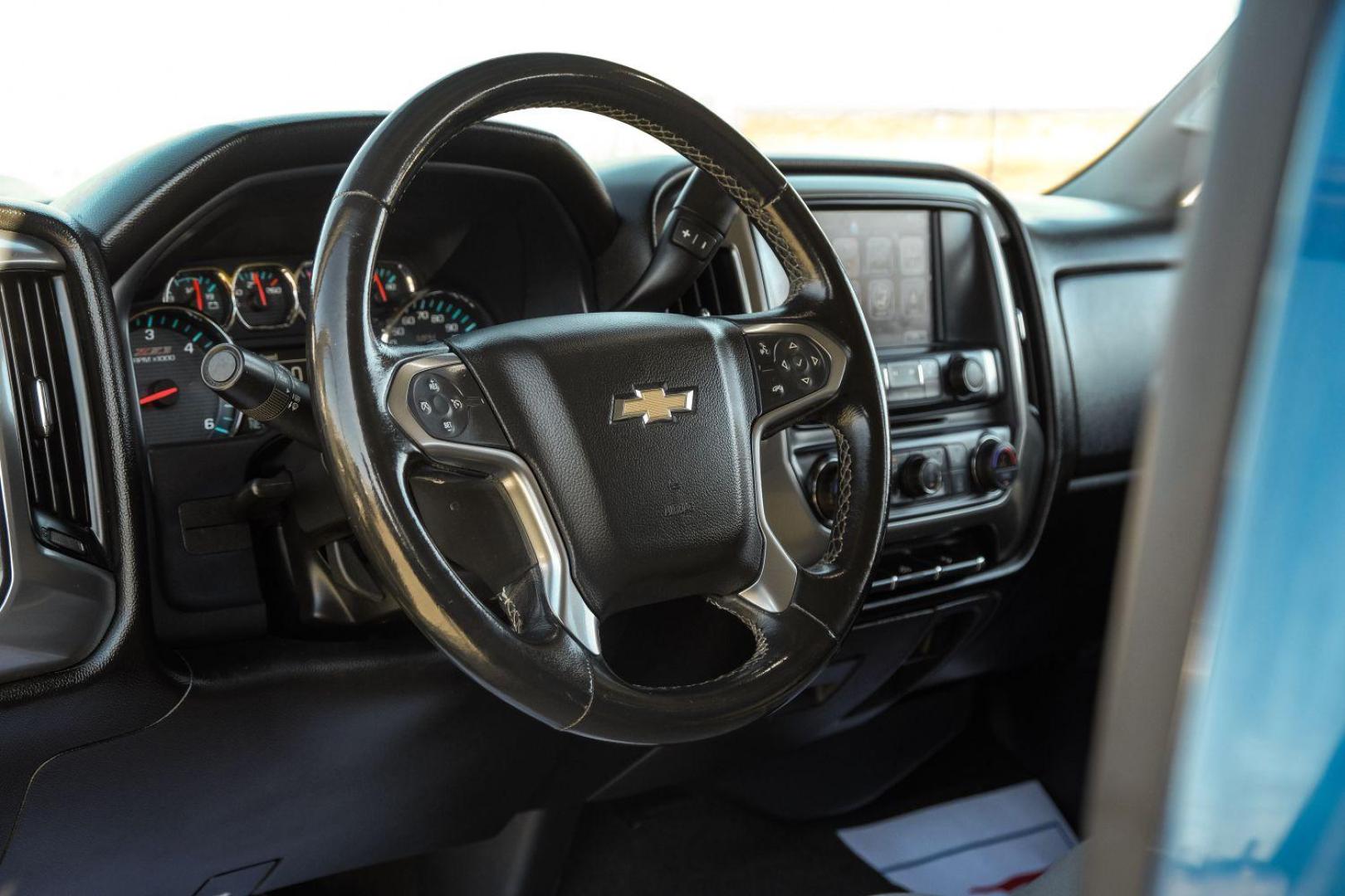 2018 BLUE Chevrolet Silverado 1500 LT Crew Cab Long Box 4WD (3GCUKREC9JG) with an 5.3L V8 OHV 16V engine, 6-Speed Automatic transmission, located at 2401 E Main St., Grand Prairie, TX, 75050, (972) 262-4440, 32.748981, -96.969643 - Photo#12