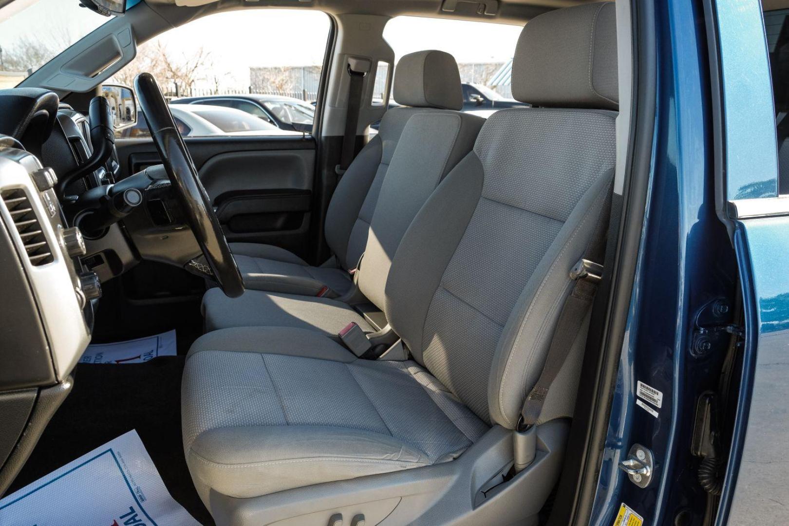 2018 BLUE Chevrolet Silverado 1500 LT Crew Cab Long Box 4WD (3GCUKREC9JG) with an 5.3L V8 OHV 16V engine, 6-Speed Automatic transmission, located at 2401 E Main St., Grand Prairie, TX, 75050, (972) 262-4440, 32.748981, -96.969643 - Photo#26