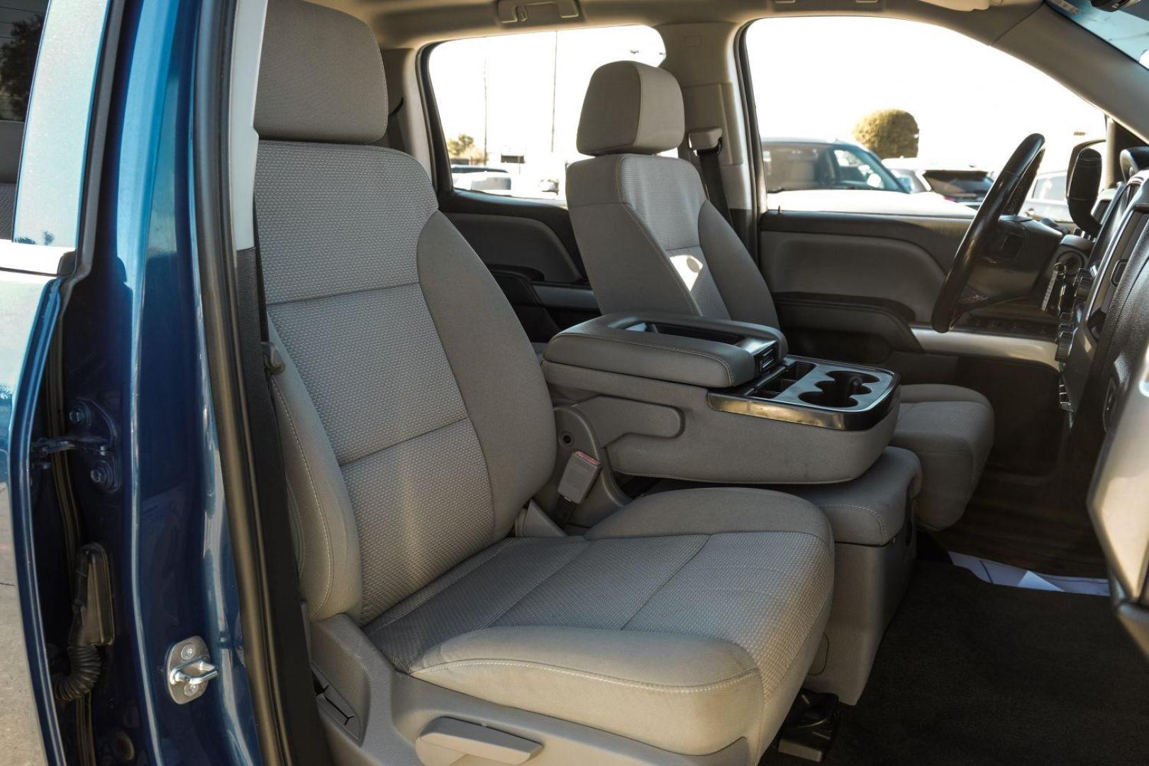 2018 BLUE Chevrolet Silverado 1500 LT Crew Cab Long Box 4WD (3GCUKREC9JG) with an 5.3L V8 OHV 16V engine, 6-Speed Automatic transmission, located at 2401 E Main St., Grand Prairie, TX, 75050, (972) 262-4440, 32.748981, -96.969643 - Photo#28