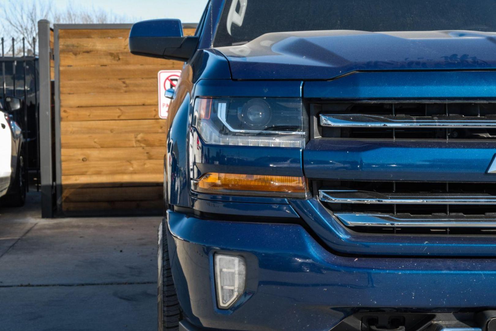 2018 BLUE Chevrolet Silverado 1500 LT Crew Cab Long Box 4WD (3GCUKREC9JG) with an 5.3L V8 OHV 16V engine, 6-Speed Automatic transmission, located at 2401 E Main St., Grand Prairie, TX, 75050, (972) 262-4440, 32.748981, -96.969643 - Photo#40