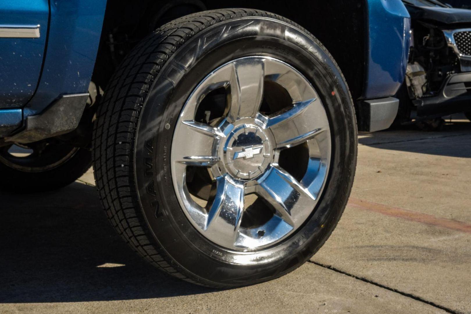 2018 BLUE Chevrolet Silverado 1500 LT Crew Cab Long Box 4WD (3GCUKREC9JG) with an 5.3L V8 OHV 16V engine, 6-Speed Automatic transmission, located at 2401 E Main St., Grand Prairie, TX, 75050, (972) 262-4440, 32.748981, -96.969643 - Photo#48