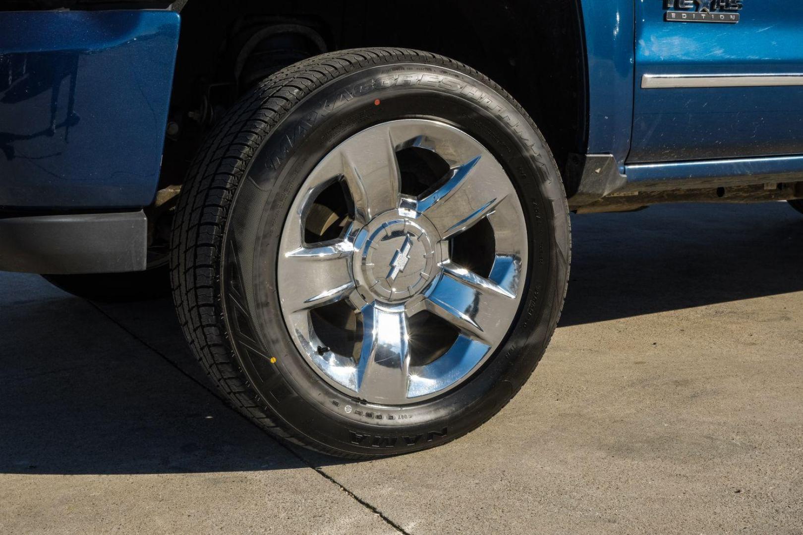 2018 BLUE Chevrolet Silverado 1500 LT Crew Cab Long Box 4WD (3GCUKREC9JG) with an 5.3L V8 OHV 16V engine, 6-Speed Automatic transmission, located at 2401 E Main St., Grand Prairie, TX, 75050, (972) 262-4440, 32.748981, -96.969643 - Photo#49