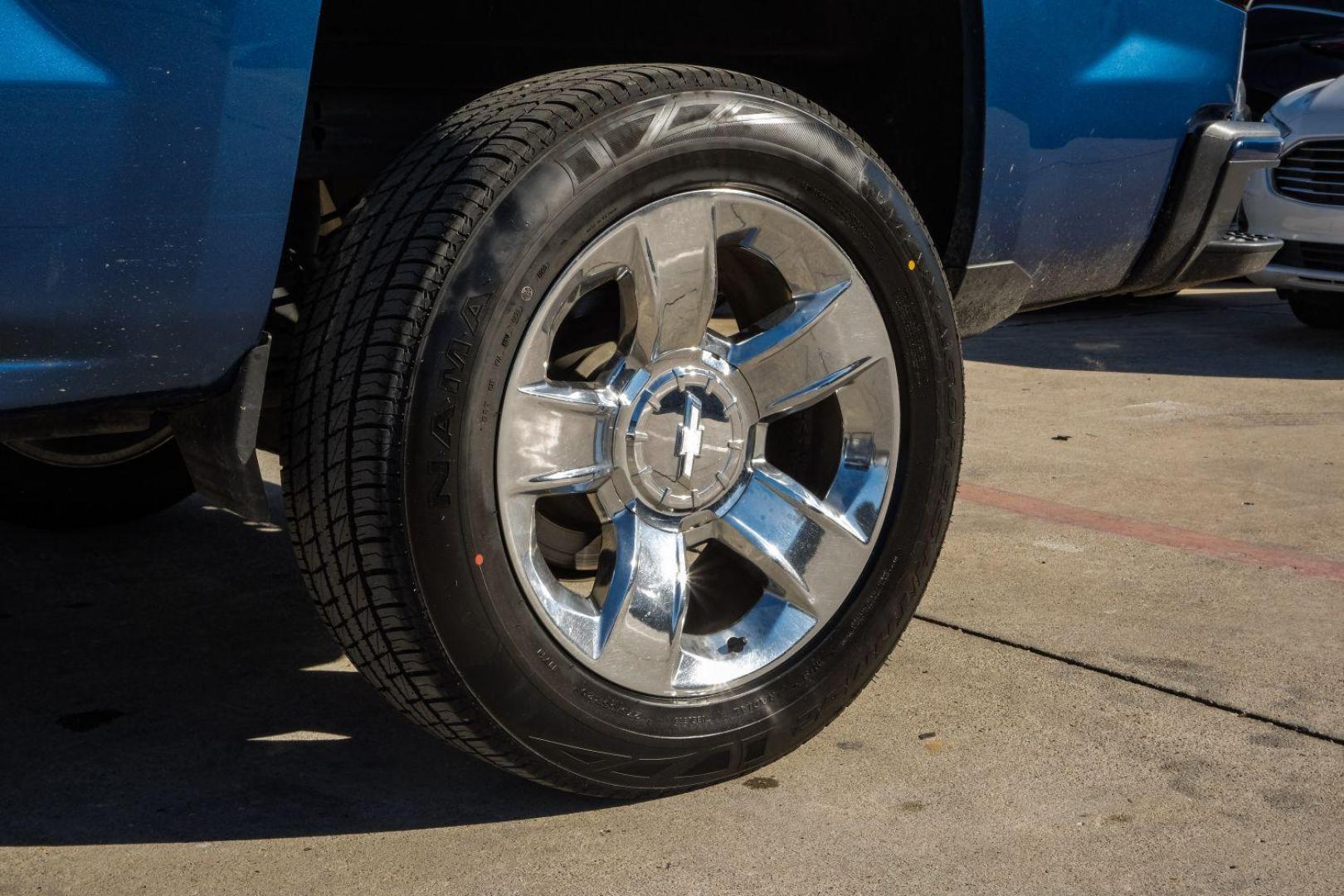 2018 BLUE Chevrolet Silverado 1500 LT Crew Cab Long Box 4WD (3GCUKREC9JG) with an 5.3L V8 OHV 16V engine, 6-Speed Automatic transmission, located at 2401 E Main St., Grand Prairie, TX, 75050, (972) 262-4440, 32.748981, -96.969643 - Photo#50