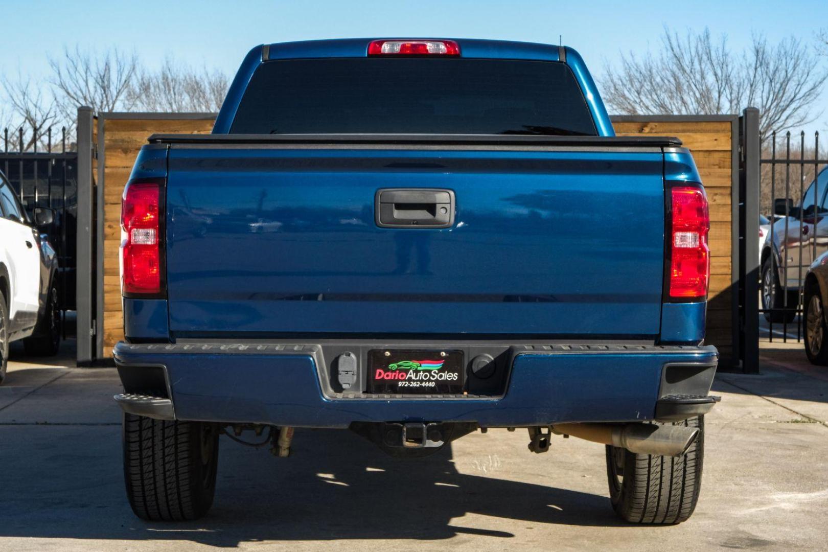 2018 BLUE Chevrolet Silverado 1500 LT Crew Cab Long Box 4WD (3GCUKREC9JG) with an 5.3L V8 OHV 16V engine, 6-Speed Automatic transmission, located at 2401 E Main St., Grand Prairie, TX, 75050, (972) 262-4440, 32.748981, -96.969643 - Photo#6