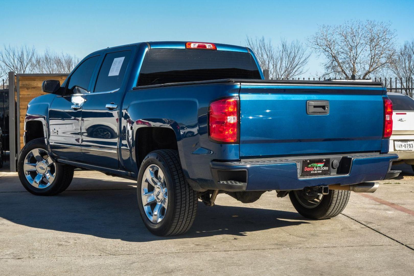 2018 BLUE Chevrolet Silverado 1500 LT Crew Cab Long Box 4WD (3GCUKREC9JG) with an 5.3L V8 OHV 16V engine, 6-Speed Automatic transmission, located at 2401 E Main St., Grand Prairie, TX, 75050, (972) 262-4440, 32.748981, -96.969643 - Photo#7