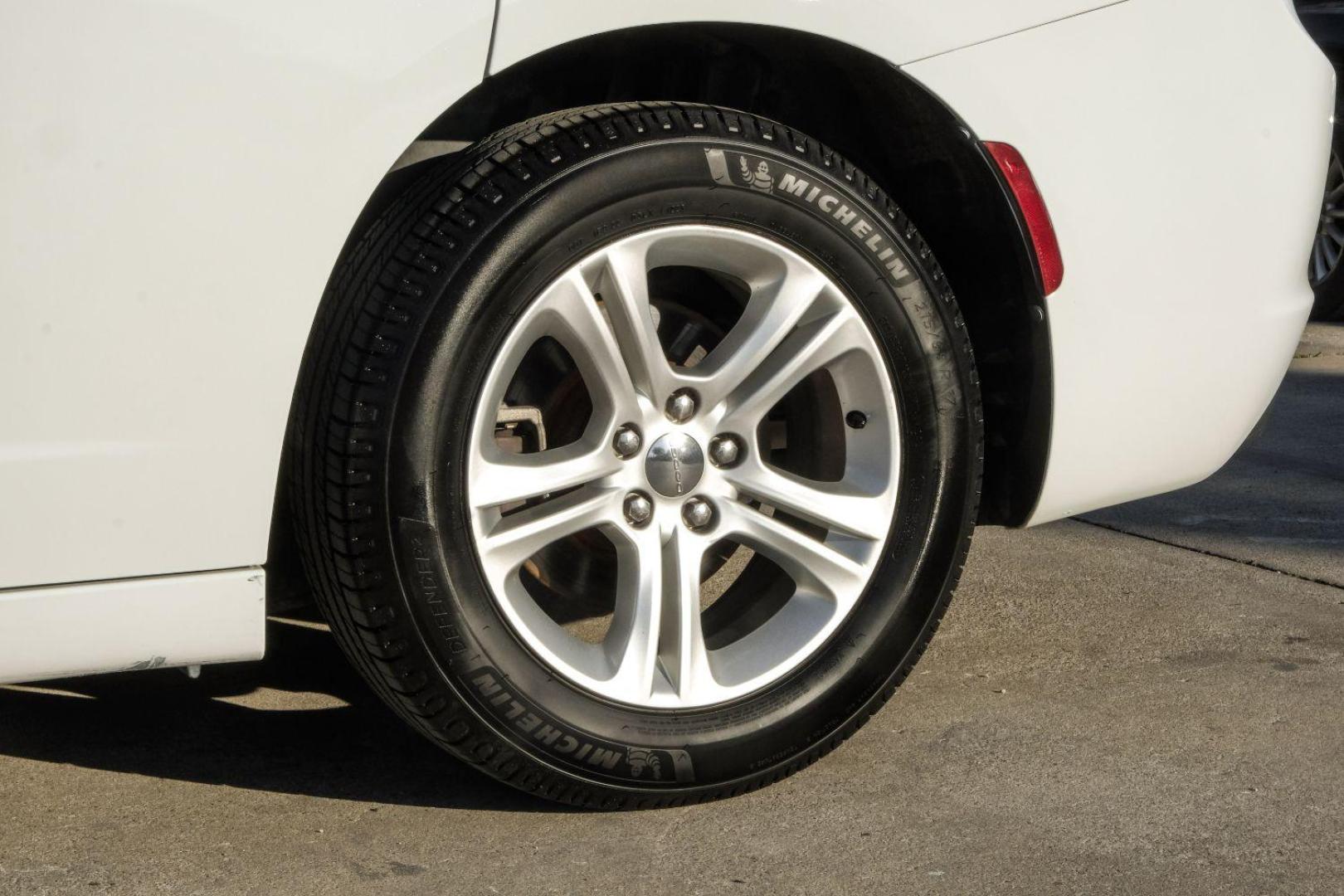 2019 WHITE Dodge Charger SXT (2C3CDXBG3KH) with an 3.6L V6 DOHC 24V engine, 8-Speed Automatic transmission, located at 2401 E Main St., Grand Prairie, TX, 75050, (972) 262-4440, 32.748981, -96.969643 - Photo#40