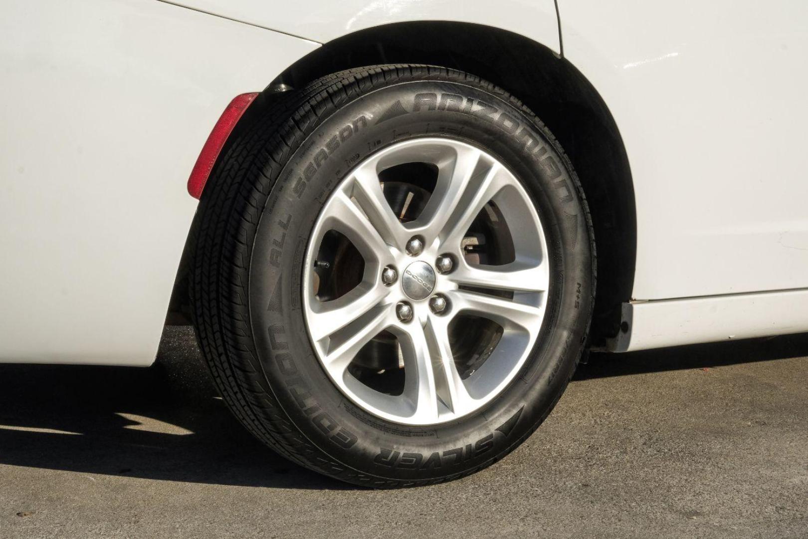 2019 WHITE Dodge Charger SXT (2C3CDXBG3KH) with an 3.6L V6 DOHC 24V engine, 8-Speed Automatic transmission, located at 2401 E Main St., Grand Prairie, TX, 75050, (972) 262-4440, 32.748981, -96.969643 - Photo#41