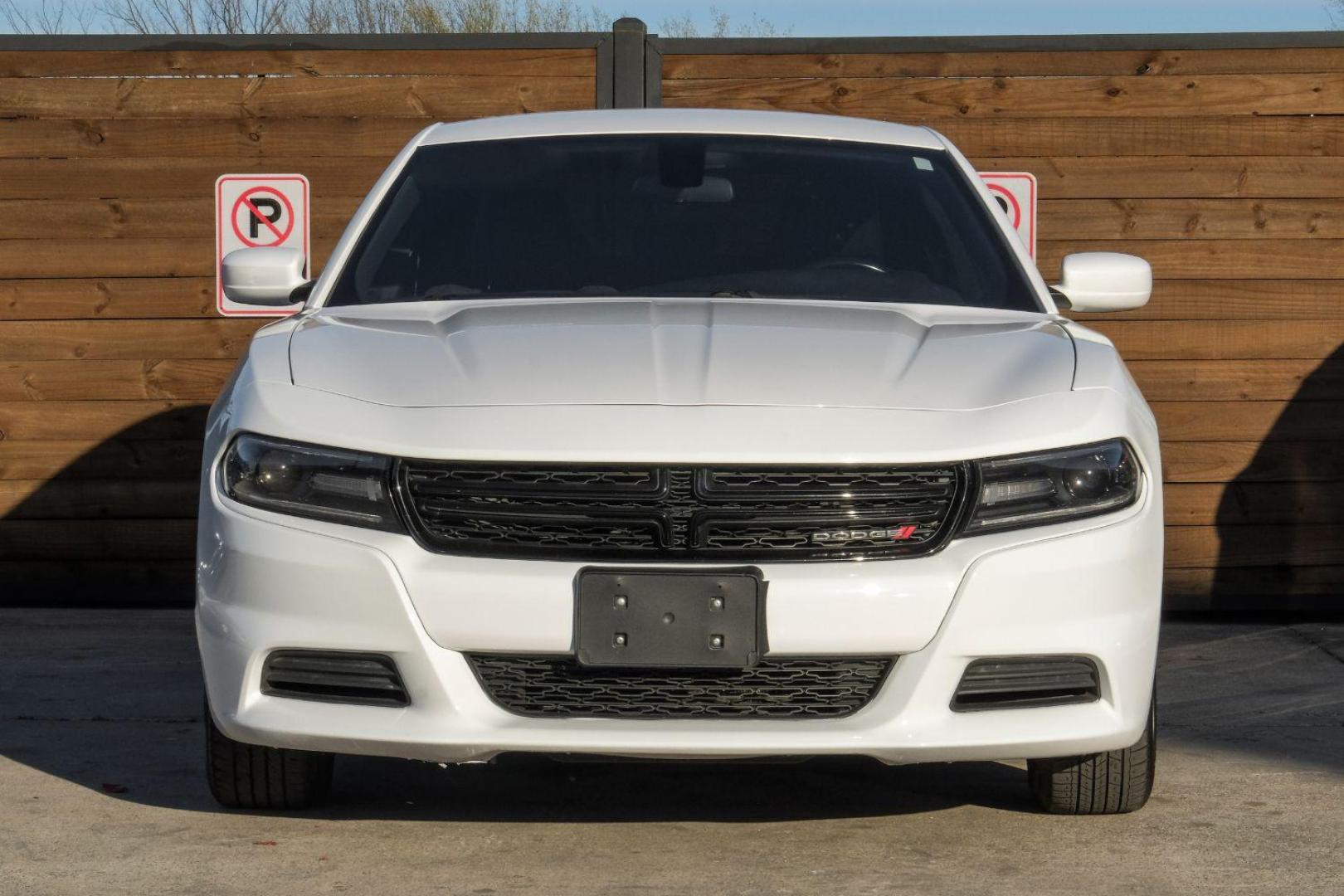 2019 WHITE Dodge Charger SXT (2C3CDXBG3KH) with an 3.6L V6 DOHC 24V engine, 8-Speed Automatic transmission, located at 2401 E Main St., Grand Prairie, TX, 75050, (972) 262-4440, 32.748981, -96.969643 - Photo#4