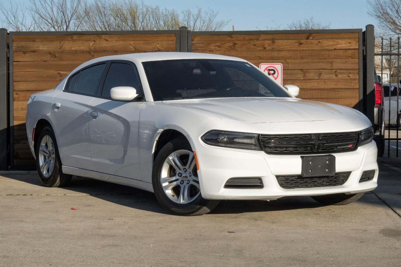 2019 WHITE Dodge Charger SXT (2C3CDXBG3KH) with an 3.6L V6 DOHC 24V engine, 8-Speed Automatic transmission, located at 2401 E Main St., Grand Prairie, TX, 75050, (972) 262-4440, 32.748981, -96.969643 - Photo#5