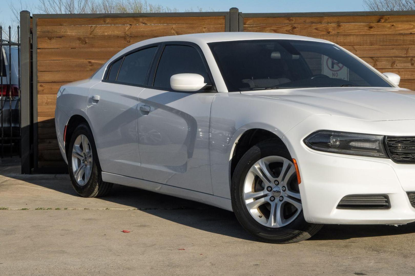 2019 WHITE Dodge Charger SXT (2C3CDXBG3KH) with an 3.6L V6 DOHC 24V engine, 8-Speed Automatic transmission, located at 2401 E Main St., Grand Prairie, TX, 75050, (972) 262-4440, 32.748981, -96.969643 - Photo#6