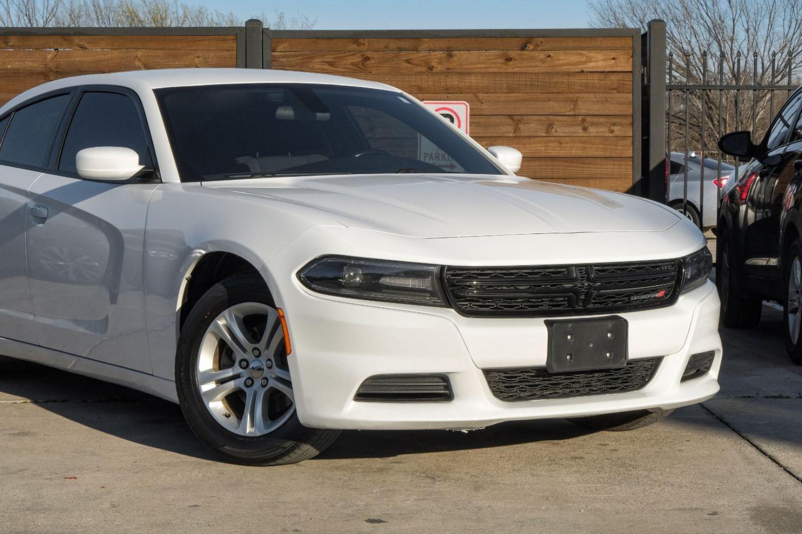 2019 WHITE Dodge Charger SXT (2C3CDXBG3KH) with an 3.6L V6 DOHC 24V engine, 8-Speed Automatic transmission, located at 2401 E Main St., Grand Prairie, TX, 75050, (972) 262-4440, 32.748981, -96.969643 - Photo#7