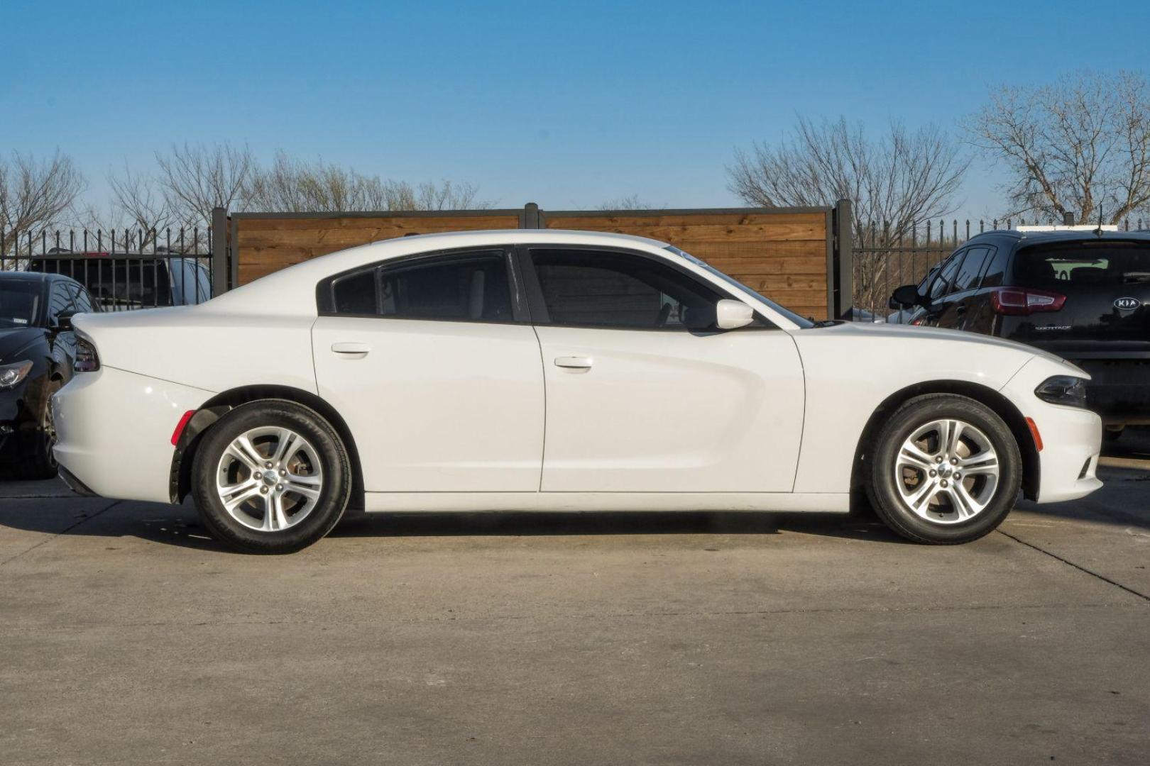 2019 WHITE Dodge Charger SXT (2C3CDXBG3KH) with an 3.6L V6 DOHC 24V engine, 8-Speed Automatic transmission, located at 2401 E Main St., Grand Prairie, TX, 75050, (972) 262-4440, 32.748981, -96.969643 - Photo#8