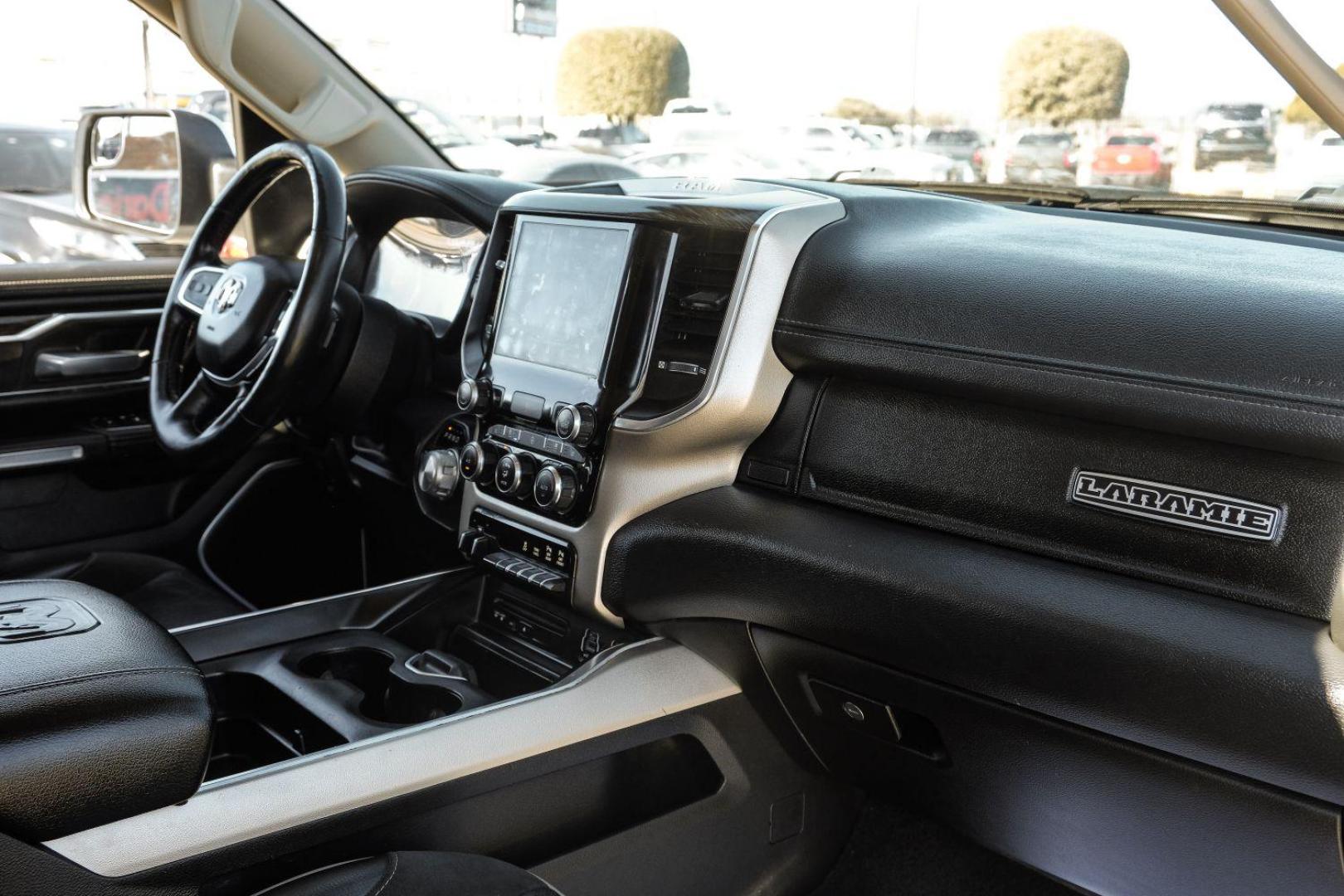 2019 WHITE RAM 1500 Laramie Crew Cab SWB 4WD (1C6SRFJT0KN) with an 5.7L V8 OHV 16V engine, 8-Speed Automatic transmission, located at 2401 E Main St., Grand Prairie, TX, 75050, (972) 262-4440, 32.748981, -96.969643 - Photo#9