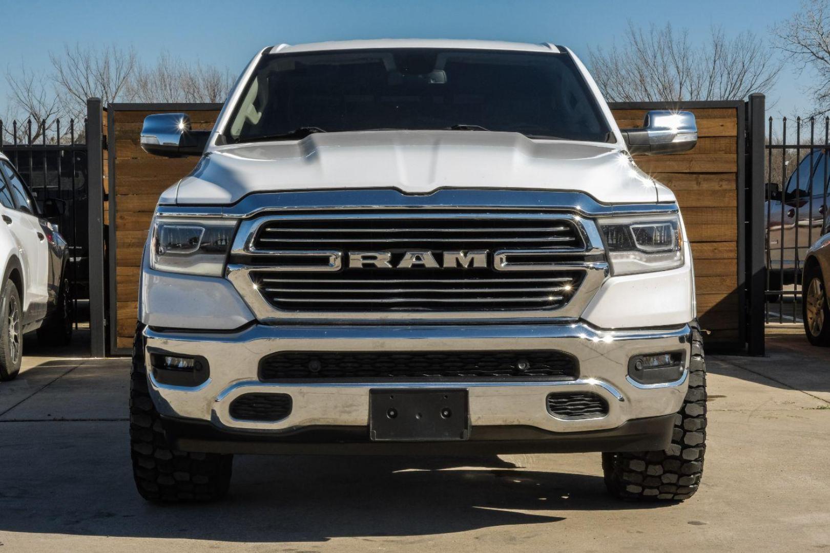 2019 WHITE RAM 1500 Laramie Crew Cab SWB 4WD (1C6SRFJT0KN) with an 5.7L V8 OHV 16V engine, 8-Speed Automatic transmission, located at 2401 E Main St., Grand Prairie, TX, 75050, (972) 262-4440, 32.748981, -96.969643 - Photo#2