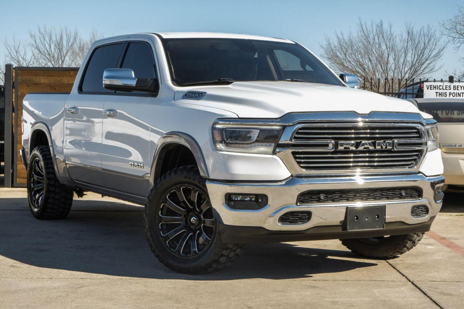 2019 WHITE RAM 1500 Laramie Crew Cab SWB 4WD (1C6SRFJT0KN) with an 5.7L V8 OHV 16V engine, 8-Speed Automatic transmission, located at 2401 E Main St., Grand Prairie, TX, 75050, (972) 262-4440, 32.748981, -96.969643 - Photo#3