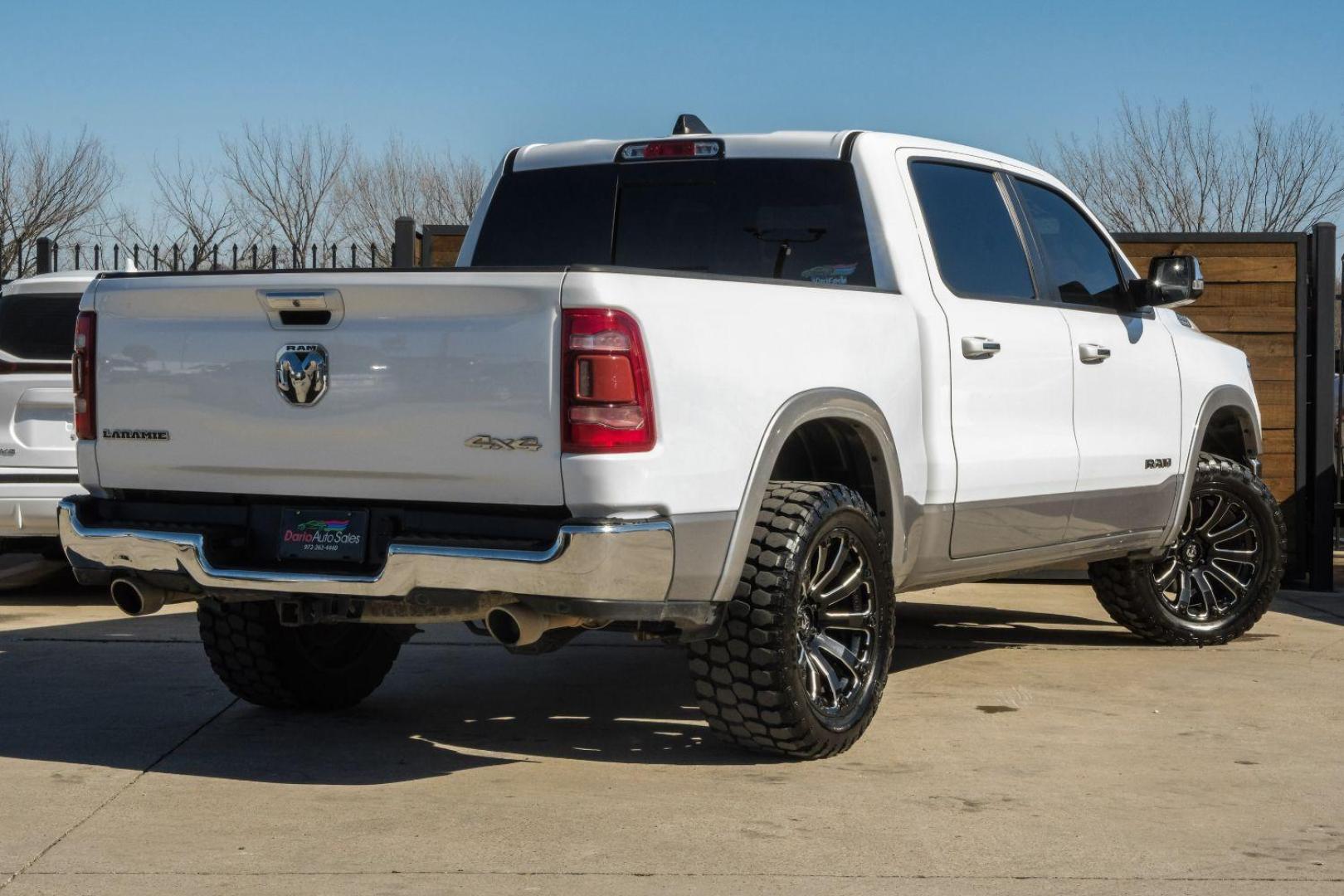 2019 WHITE RAM 1500 Laramie Crew Cab SWB 4WD (1C6SRFJT0KN) with an 5.7L V8 OHV 16V engine, 8-Speed Automatic transmission, located at 2401 E Main St., Grand Prairie, TX, 75050, (972) 262-4440, 32.748981, -96.969643 - Photo#5