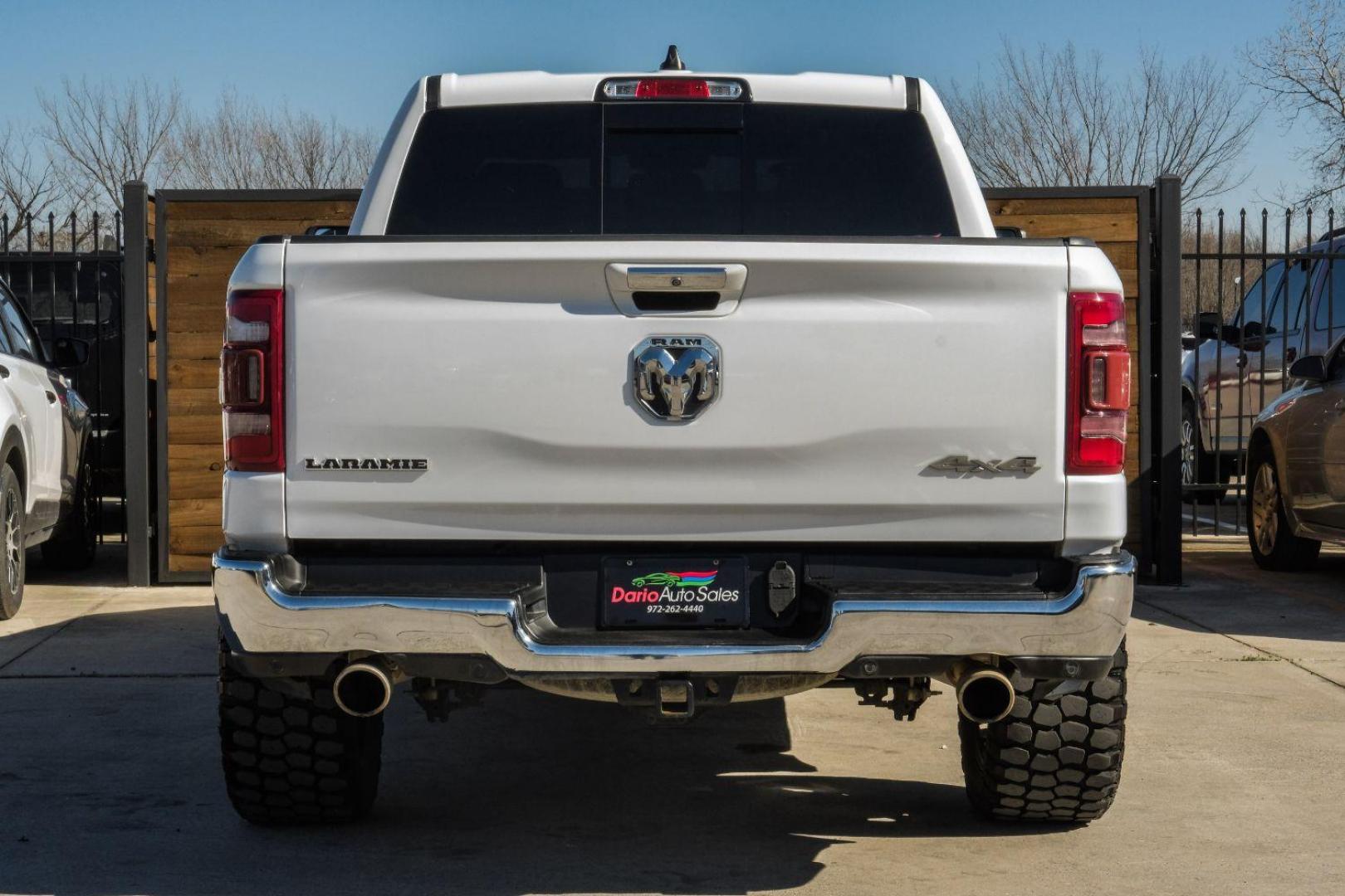 2019 WHITE RAM 1500 Laramie Crew Cab SWB 4WD (1C6SRFJT0KN) with an 5.7L V8 OHV 16V engine, 8-Speed Automatic transmission, located at 2401 E Main St., Grand Prairie, TX, 75050, (972) 262-4440, 32.748981, -96.969643 - Photo#6