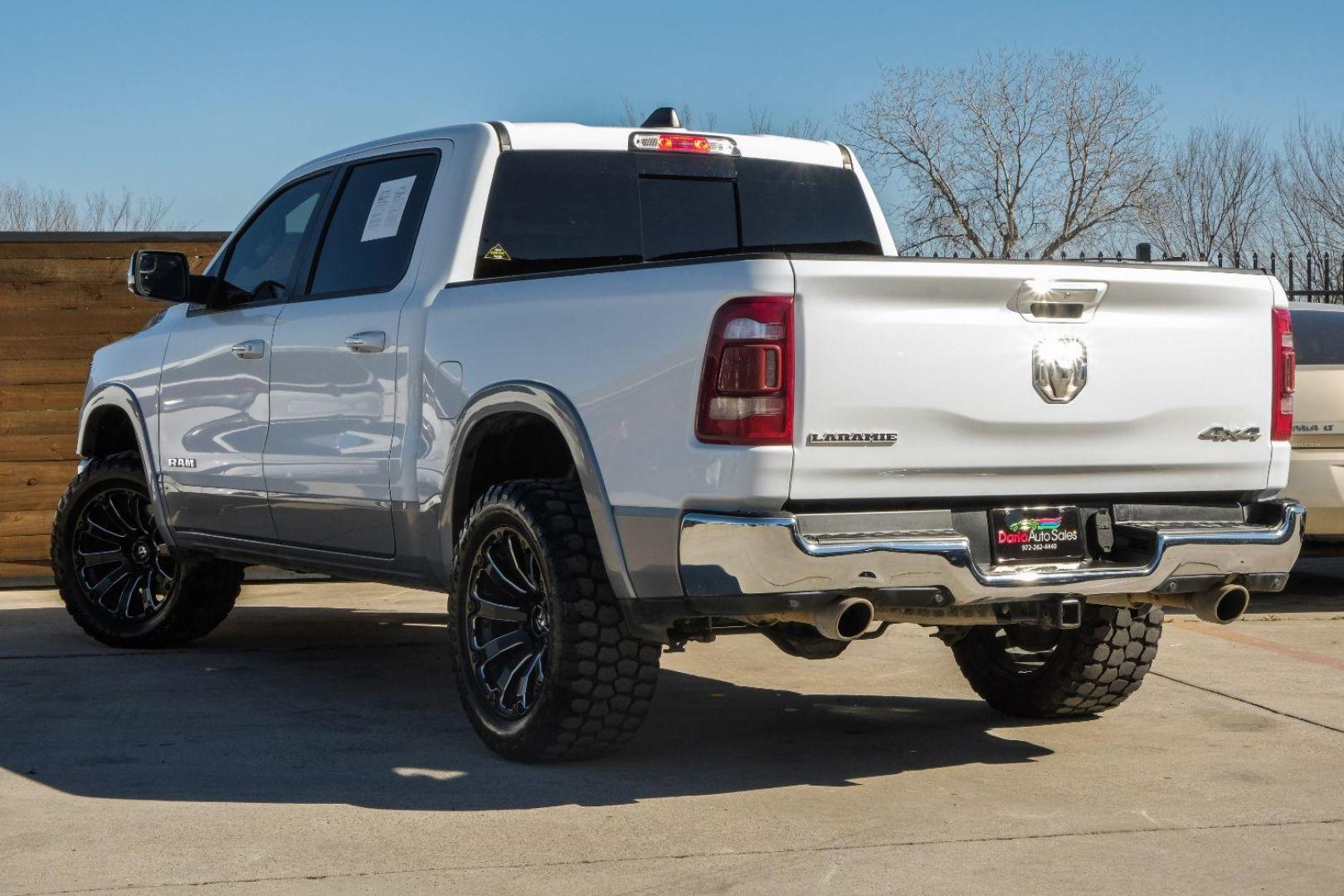 2019 WHITE RAM 1500 Laramie Crew Cab SWB 4WD (1C6SRFJT0KN) with an 5.7L V8 OHV 16V engine, 8-Speed Automatic transmission, located at 2401 E Main St., Grand Prairie, TX, 75050, (972) 262-4440, 32.748981, -96.969643 - Photo#7