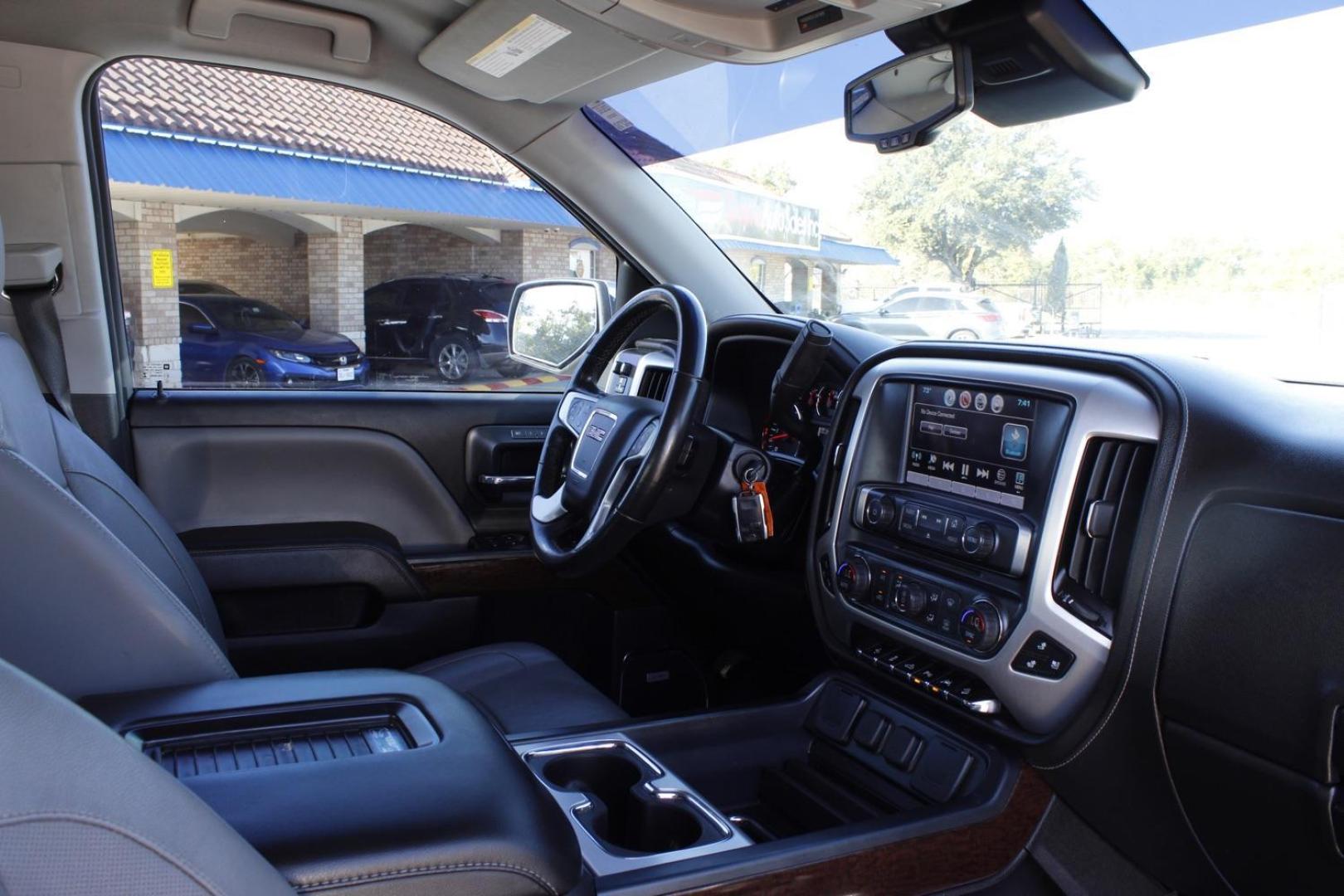 2018 WHITE GMC Sierra 1500 SLT Crew Cab Long Bo (3GTU2NEC3JG) with an 5.3L V8 OHV 16V engine, 6-Speed Automatic transmission, located at 2401 E Main St., Grand Prairie, TX, 75050, (972) 262-4440, 32.748981, -96.969643 - Photo#11