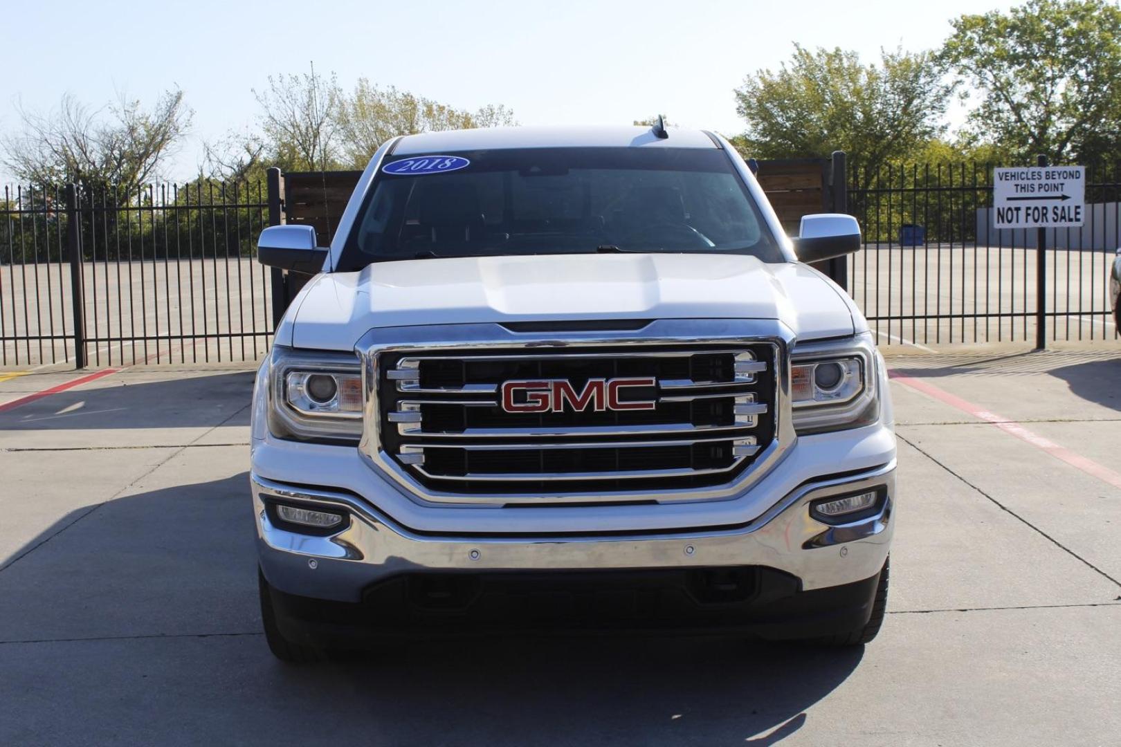 2018 WHITE GMC Sierra 1500 SLT Crew Cab Long Bo (3GTU2NEC3JG) with an 5.3L V8 OHV 16V engine, 6-Speed Automatic transmission, located at 2401 E Main St., Grand Prairie, TX, 75050, (972) 262-4440, 32.748981, -96.969643 - Photo#0