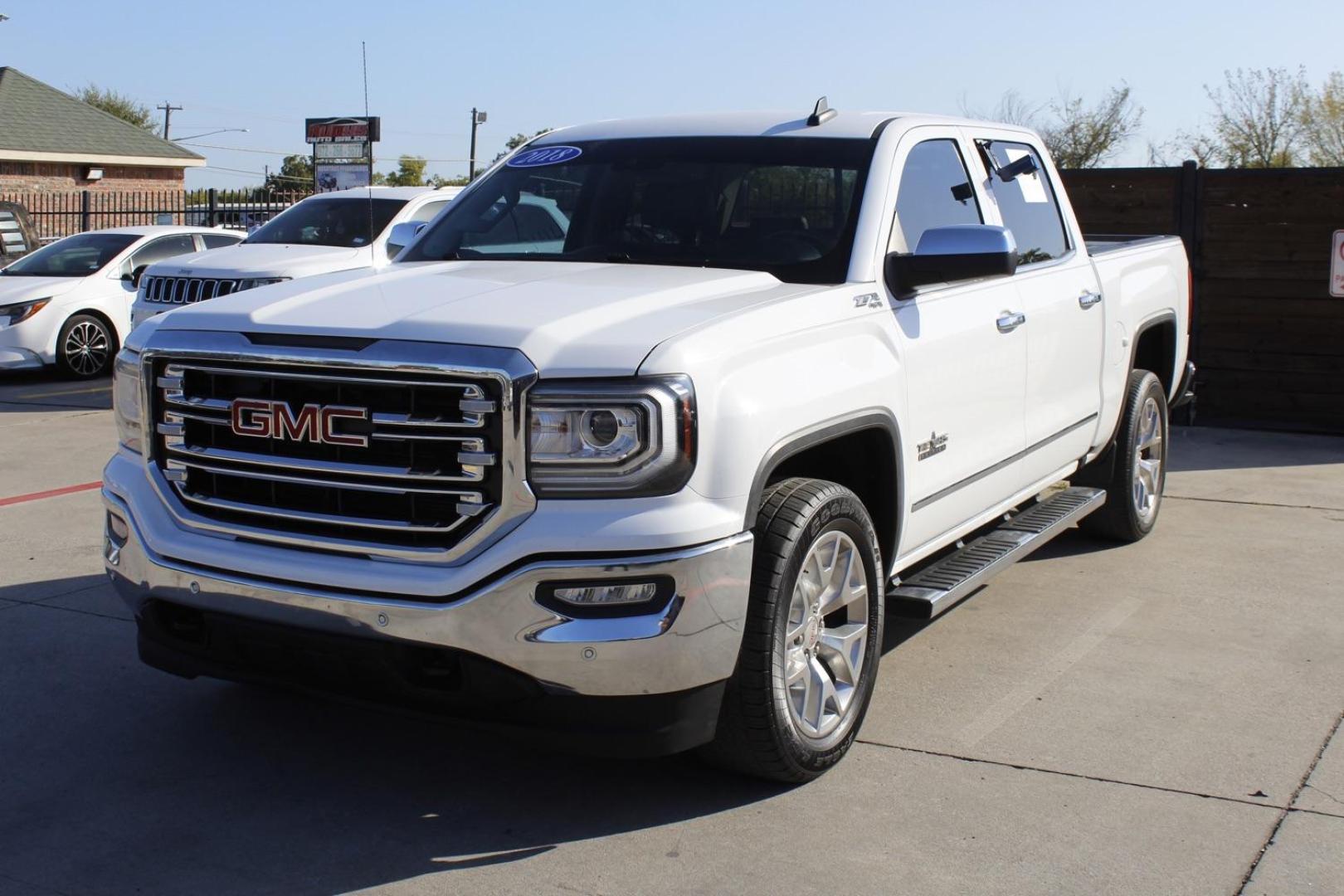 2018 WHITE GMC Sierra 1500 SLT Crew Cab Long Bo (3GTU2NEC3JG) with an 5.3L V8 OHV 16V engine, 6-Speed Automatic transmission, located at 2401 E Main St., Grand Prairie, TX, 75050, (972) 262-4440, 32.748981, -96.969643 - Photo#1