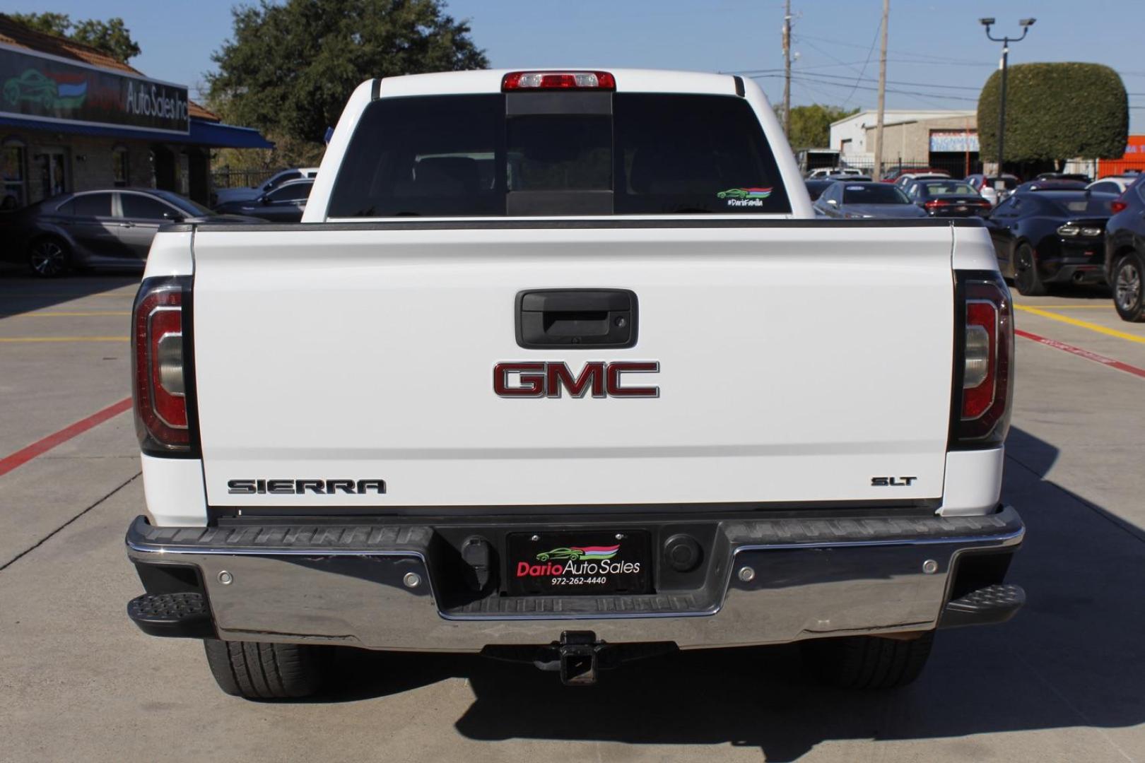 2018 WHITE GMC Sierra 1500 SLT Crew Cab Long Bo (3GTU2NEC3JG) with an 5.3L V8 OHV 16V engine, 6-Speed Automatic transmission, located at 2401 E Main St., Grand Prairie, TX, 75050, (972) 262-4440, 32.748981, -96.969643 - Photo#5