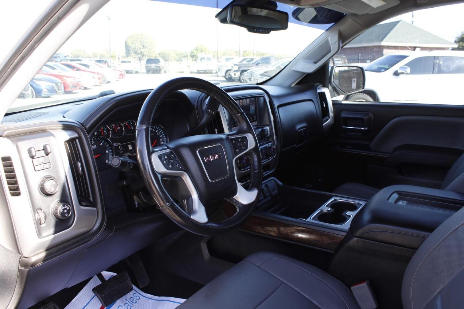 2018 WHITE GMC Sierra 1500 SLT Crew Cab Long Bo (3GTU2NEC3JG) with an 5.3L V8 OHV 16V engine, 6-Speed Automatic transmission, located at 2401 E Main St., Grand Prairie, TX, 75050, (972) 262-4440, 32.748981, -96.969643 - Photo#10