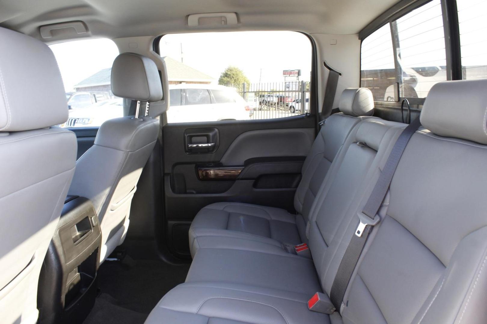 2018 WHITE GMC Sierra 1500 SLT Crew Cab Long Bo (3GTU2NEC3JG) with an 5.3L V8 OHV 16V engine, 6-Speed Automatic transmission, located at 2401 E Main St., Grand Prairie, TX, 75050, (972) 262-4440, 32.748981, -96.969643 - Photo#12