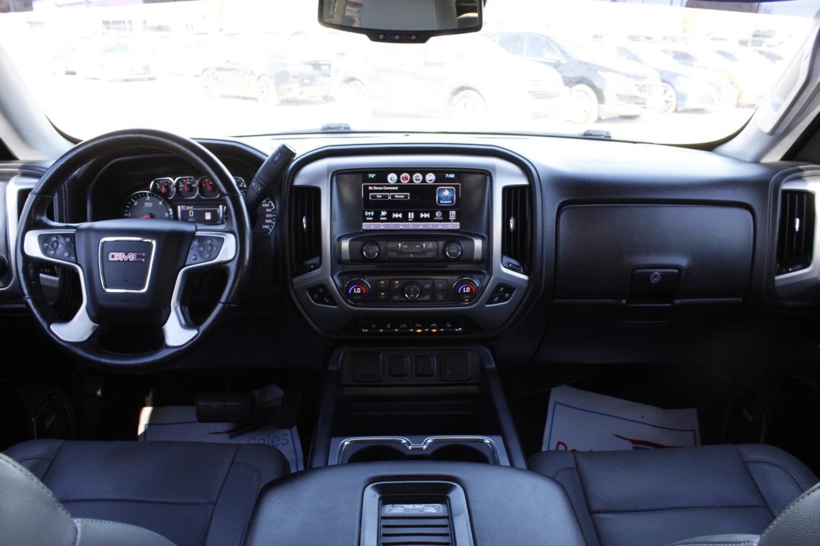 2018 WHITE GMC Sierra 1500 SLT Crew Cab Long Bo (3GTU2NEC3JG) with an 5.3L V8 OHV 16V engine, 6-Speed Automatic transmission, located at 2401 E Main St., Grand Prairie, TX, 75050, (972) 262-4440, 32.748981, -96.969643 - Photo#14