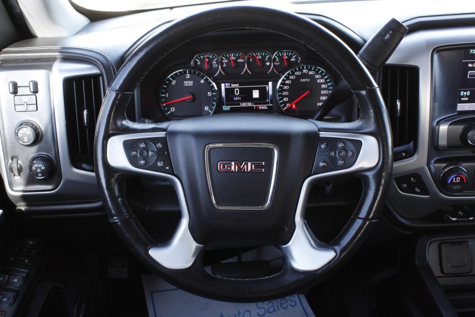 2018 WHITE GMC Sierra 1500 SLT Crew Cab Long Bo (3GTU2NEC3JG) with an 5.3L V8 OHV 16V engine, 6-Speed Automatic transmission, located at 2401 E Main St., Grand Prairie, TX, 75050, (972) 262-4440, 32.748981, -96.969643 - Photo#17