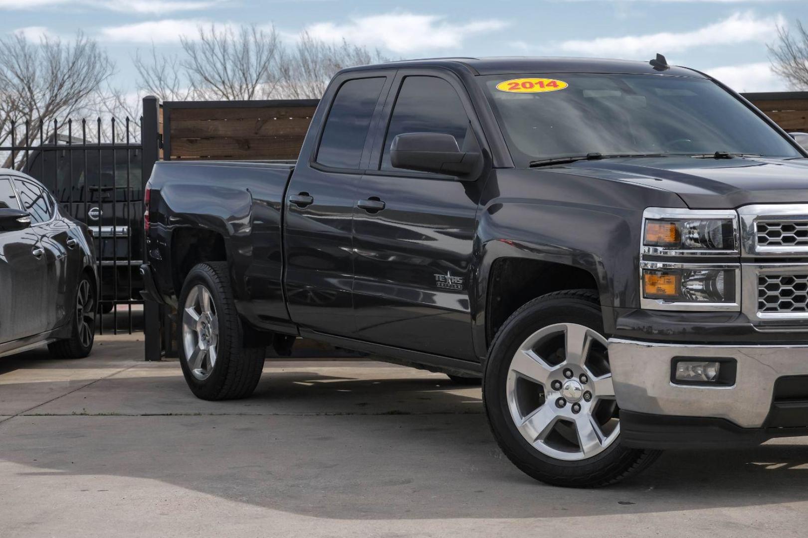 2014 GRAY Chevrolet Silverado 1500 1LT Double Cab 2WD (1GCRCREH4EZ) with an 4.3L V6 OHV 12V engine, 6-Speed Automatic transmission, located at 2401 E Main St., Grand Prairie, TX, 75050, (972) 262-4440, 32.748981, -96.969643 - Photo#9